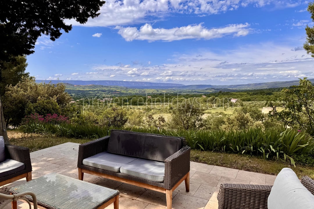 9 - Renovated château in Gordes: Villa: Exterior