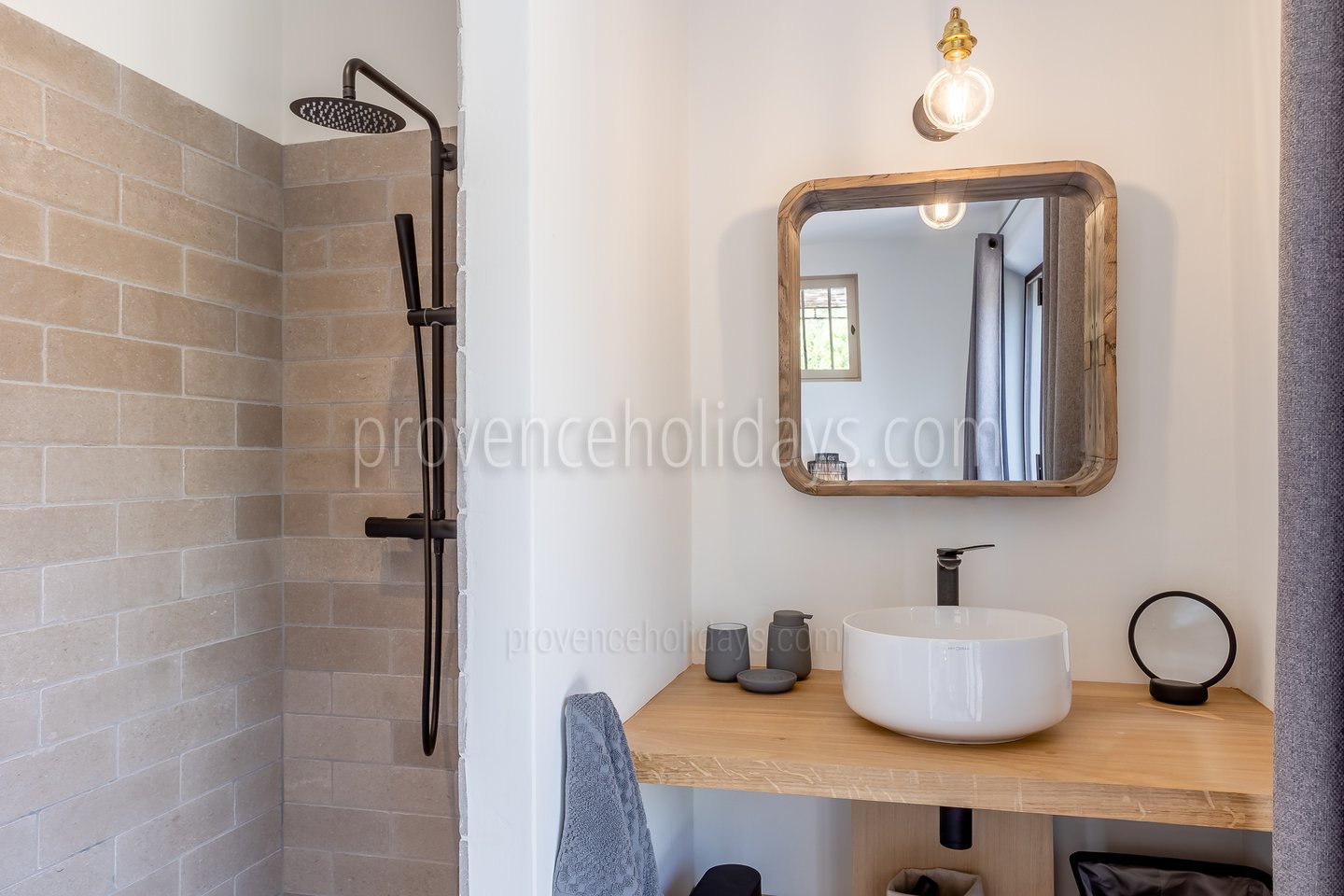 51 - Villa des Lys: Villa: Bathroom