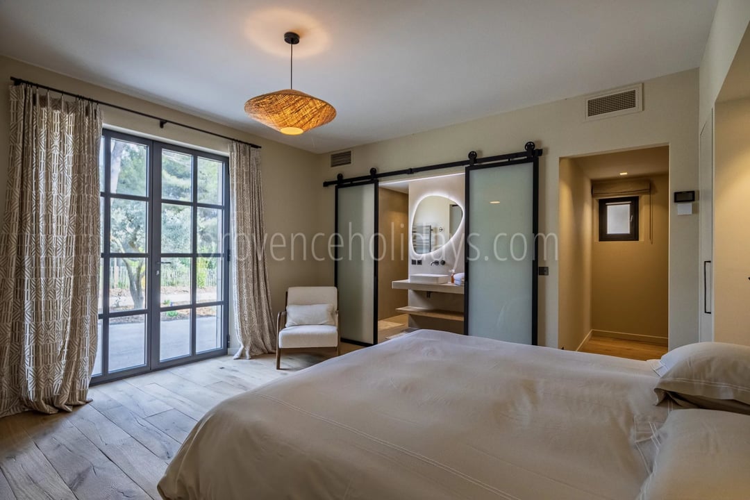 22 - Le Loup des Alpilles: Villa: Bedroom