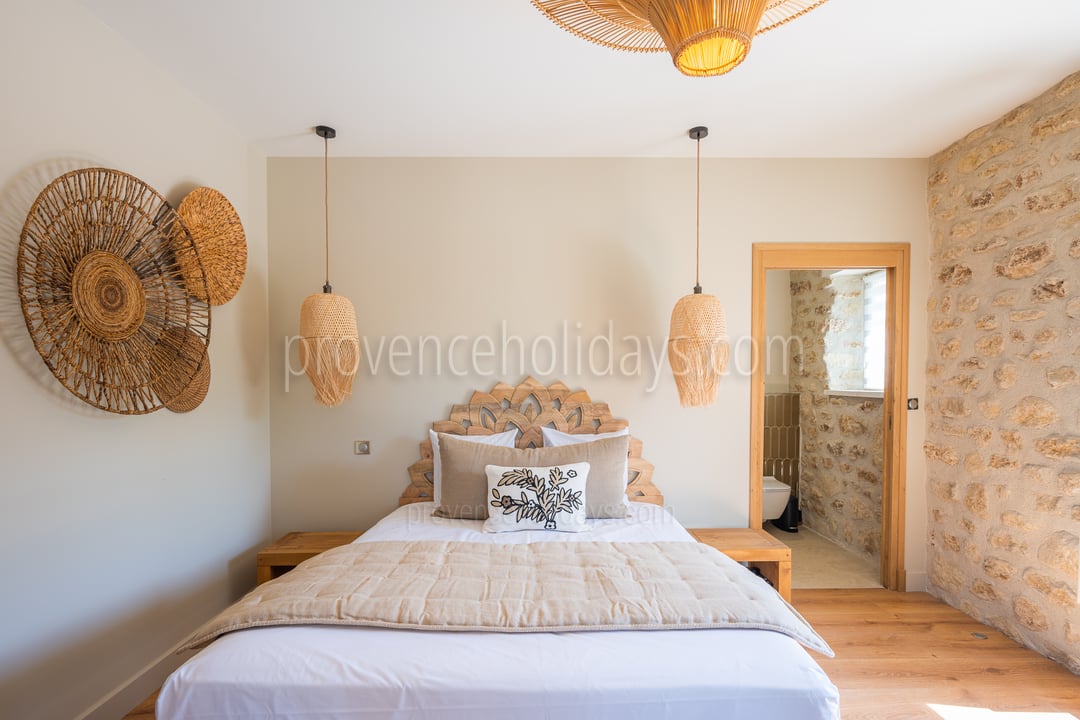 17 - Mas Lucie: Villa: Bedroom