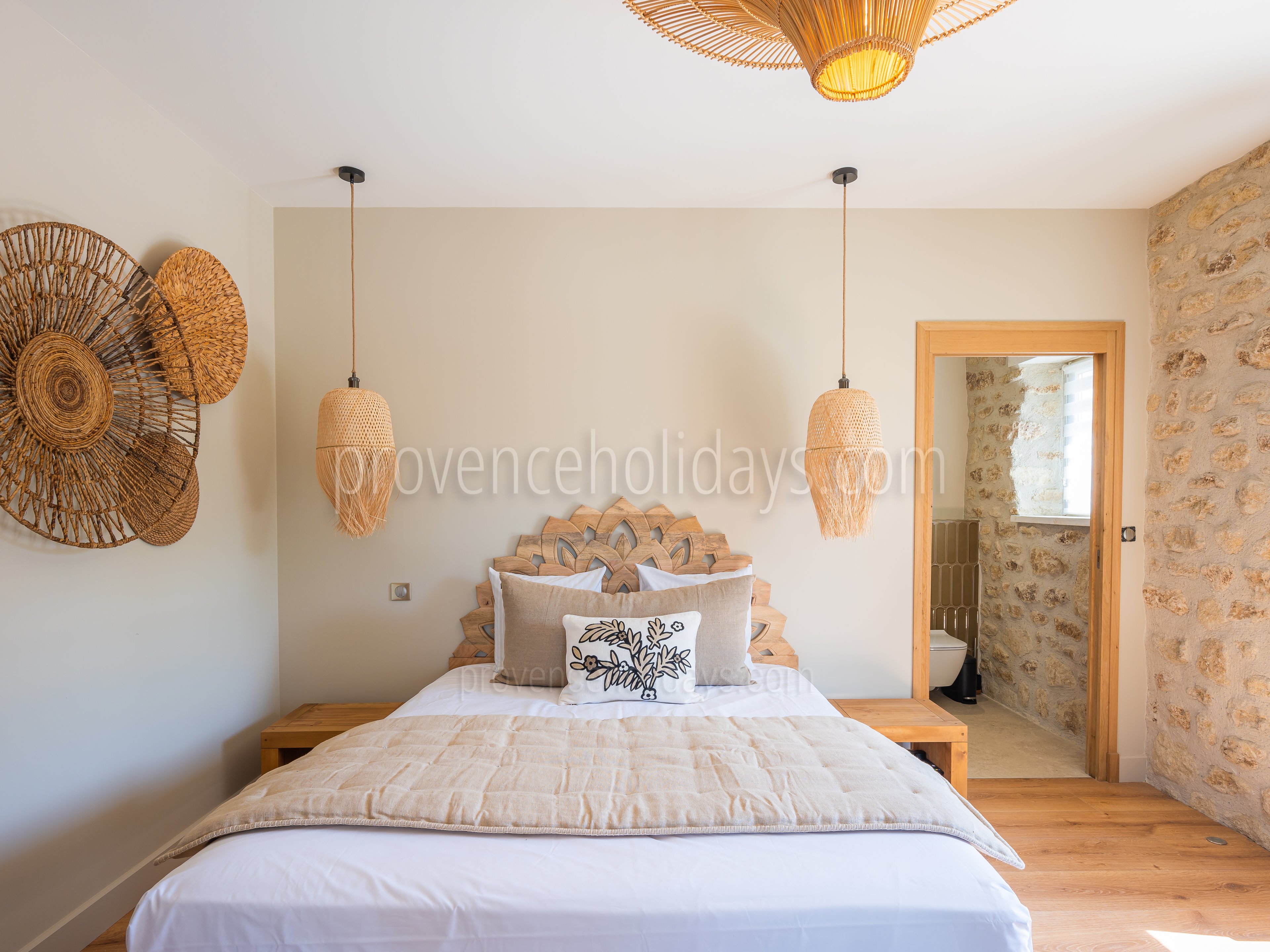 17 - Mas Lucie: Villa: Bedroom