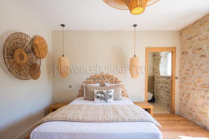 17 - Mas Lucie: Villa: Bedroom