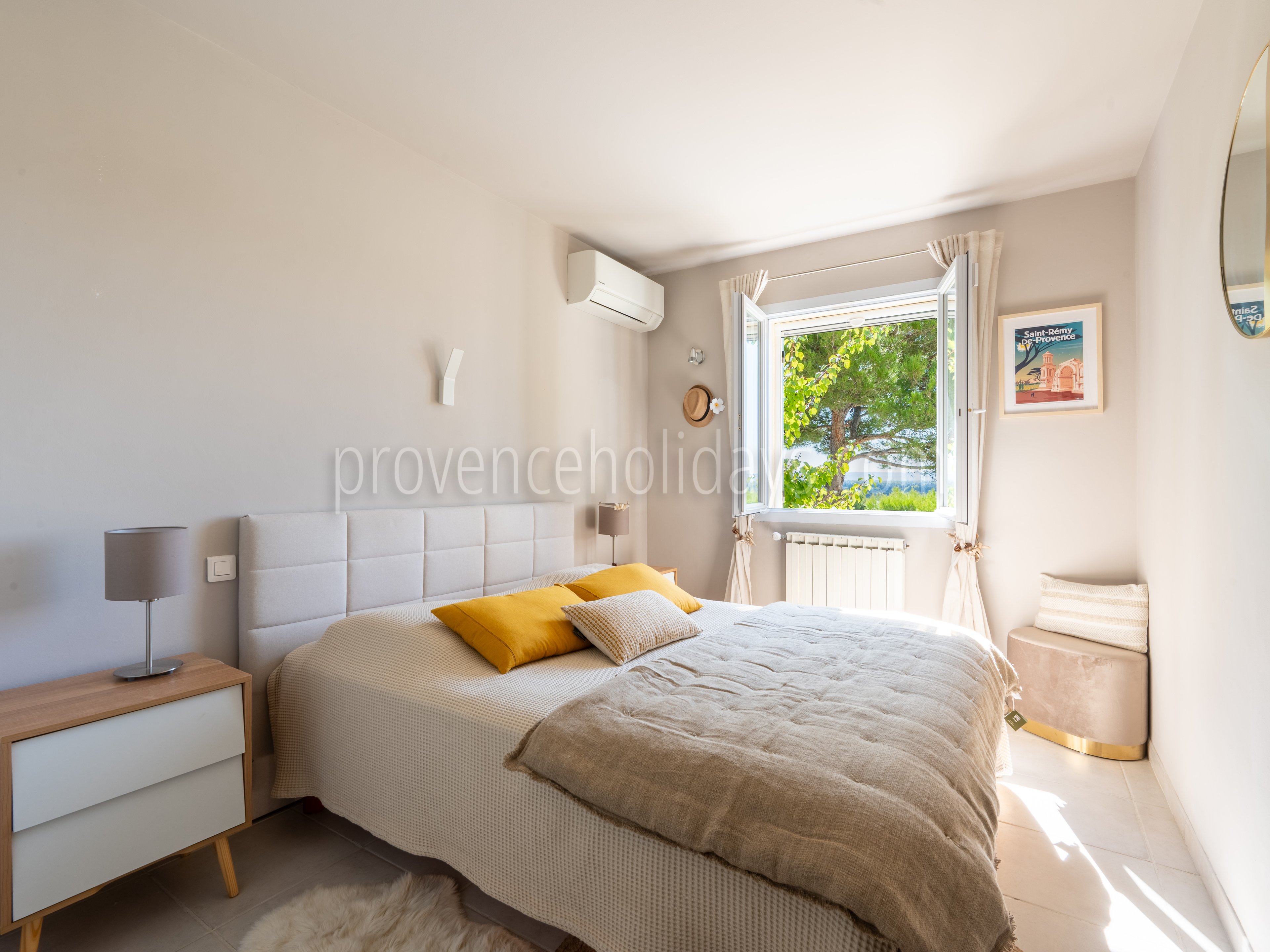 46 - La Pinède: Villa: Bedroom