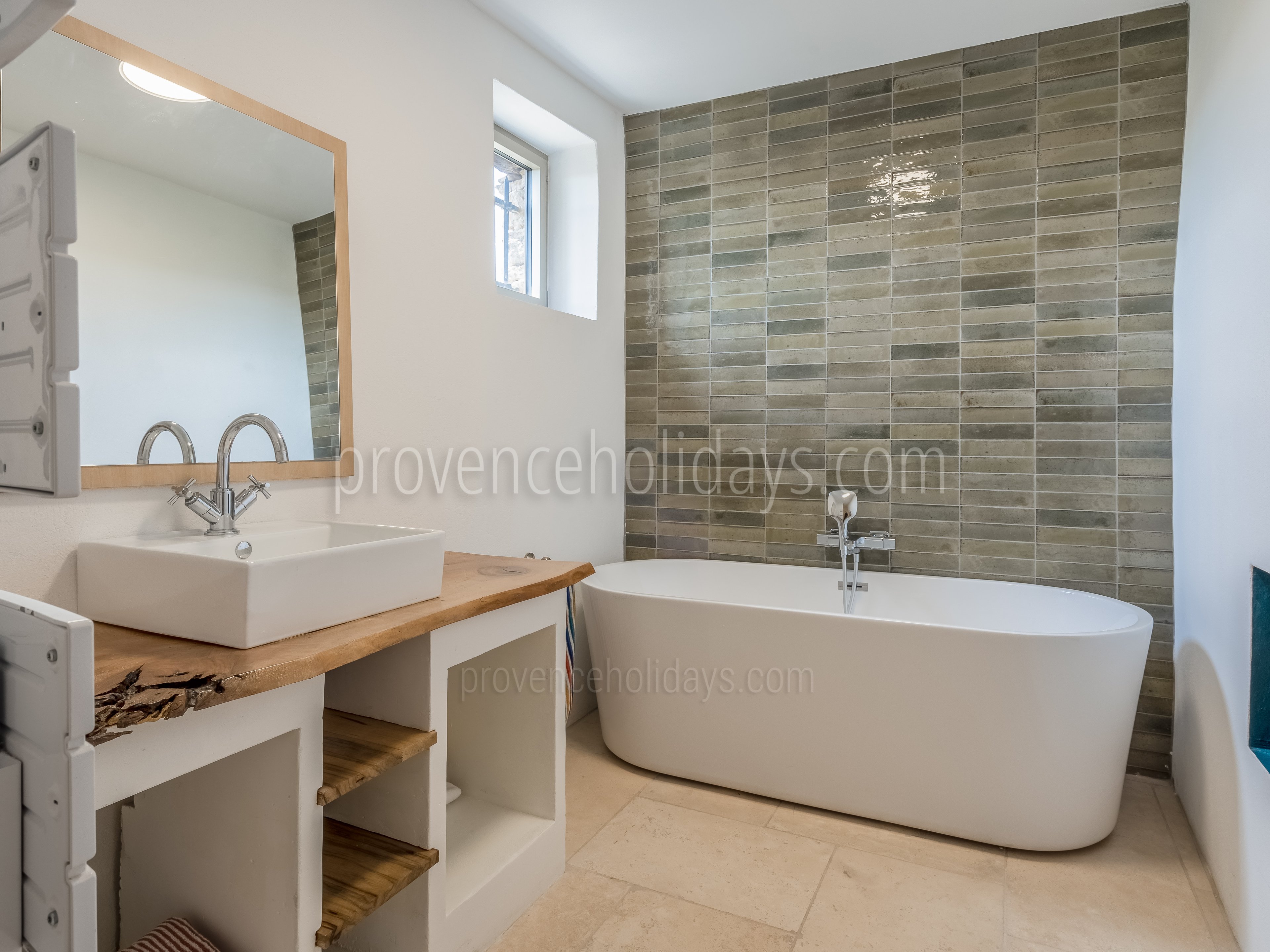 16 - Mas des Aires: Villa: Bathroom