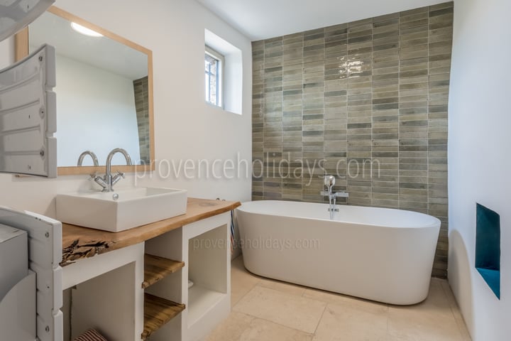 16 - Mas des Aires: Villa: Bathroom