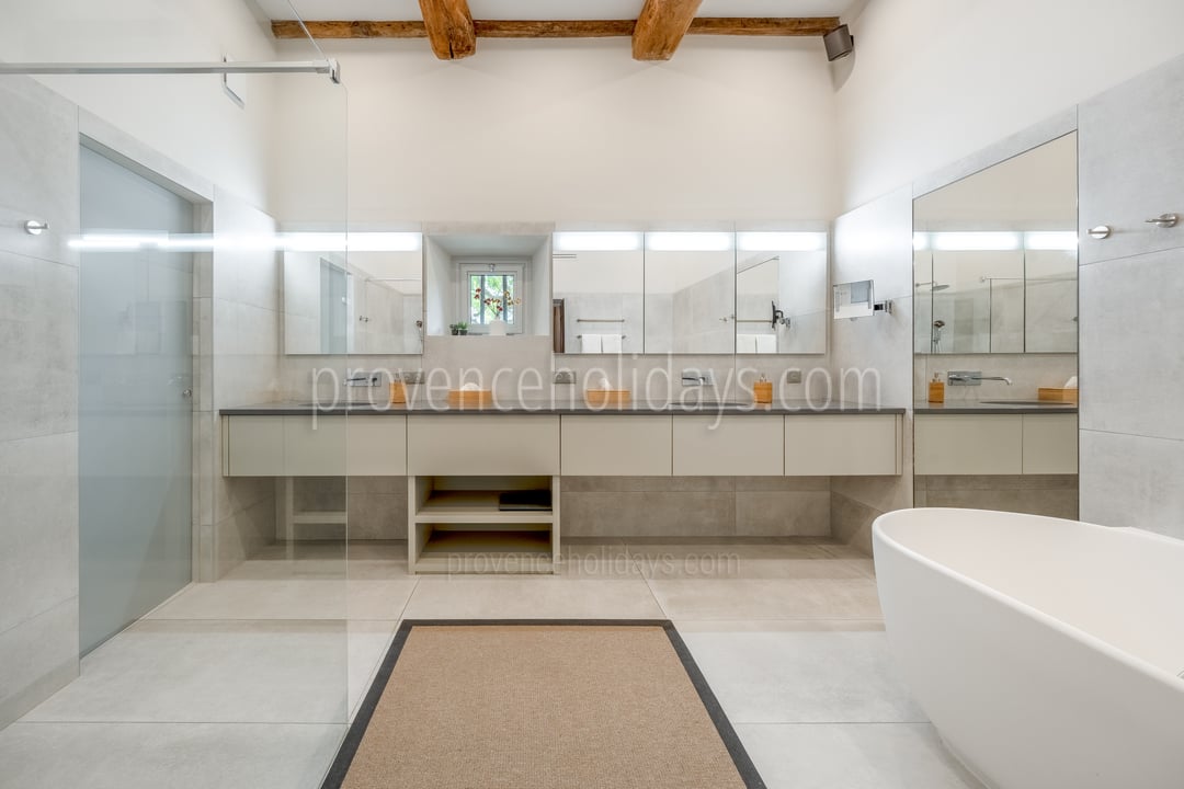 44 - Le Mas de Goult (24): Villa: Bathroom