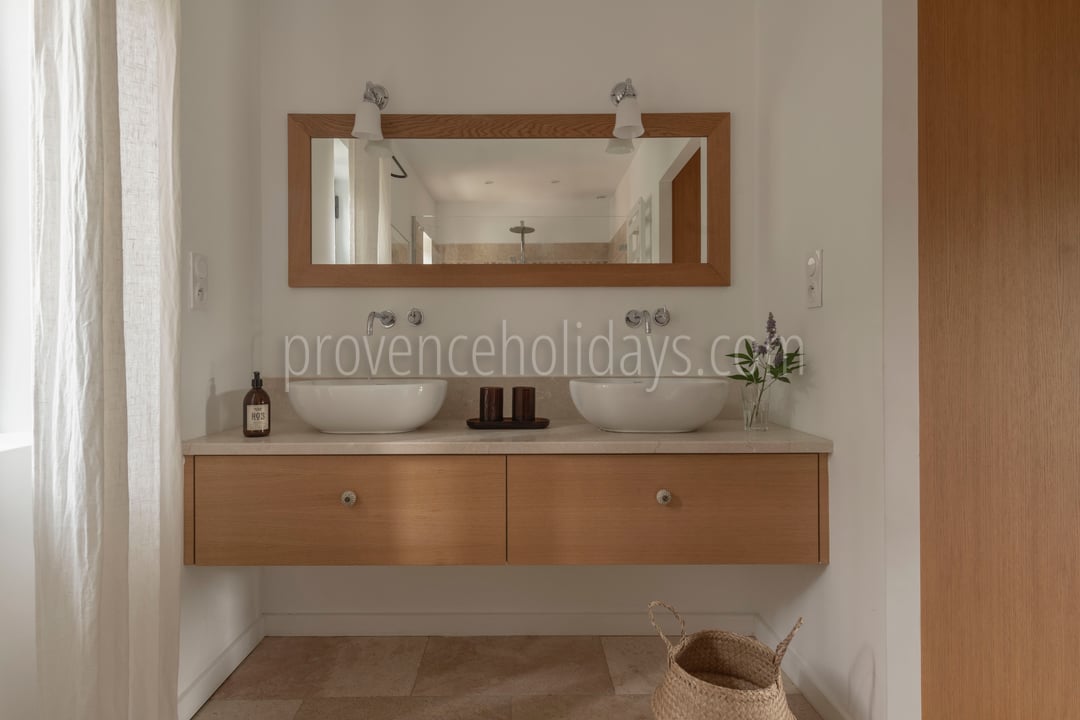139 - Mas du Carlet: Villa: Bathroom 1