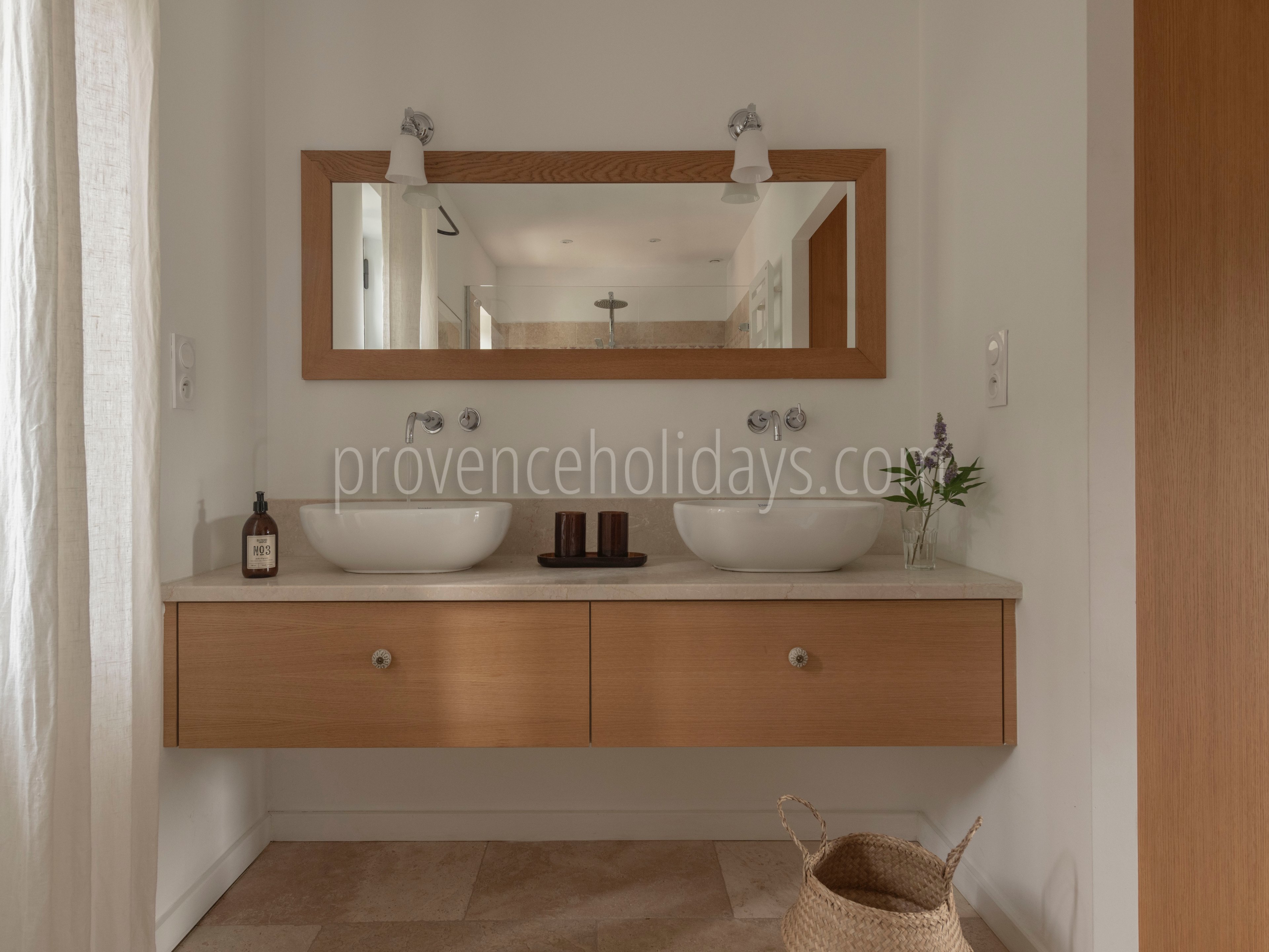 139 - Mas du Carlet: Villa: Bathroom 1