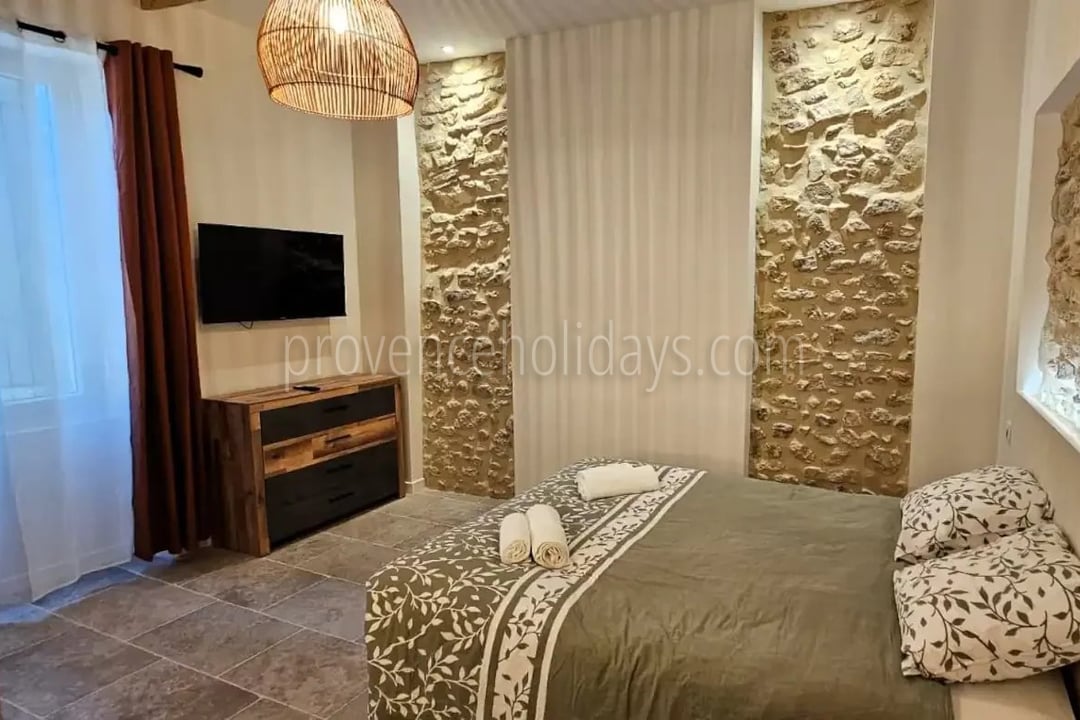 18 - Mas with pool in Bonnieux: Villa: Bedroom