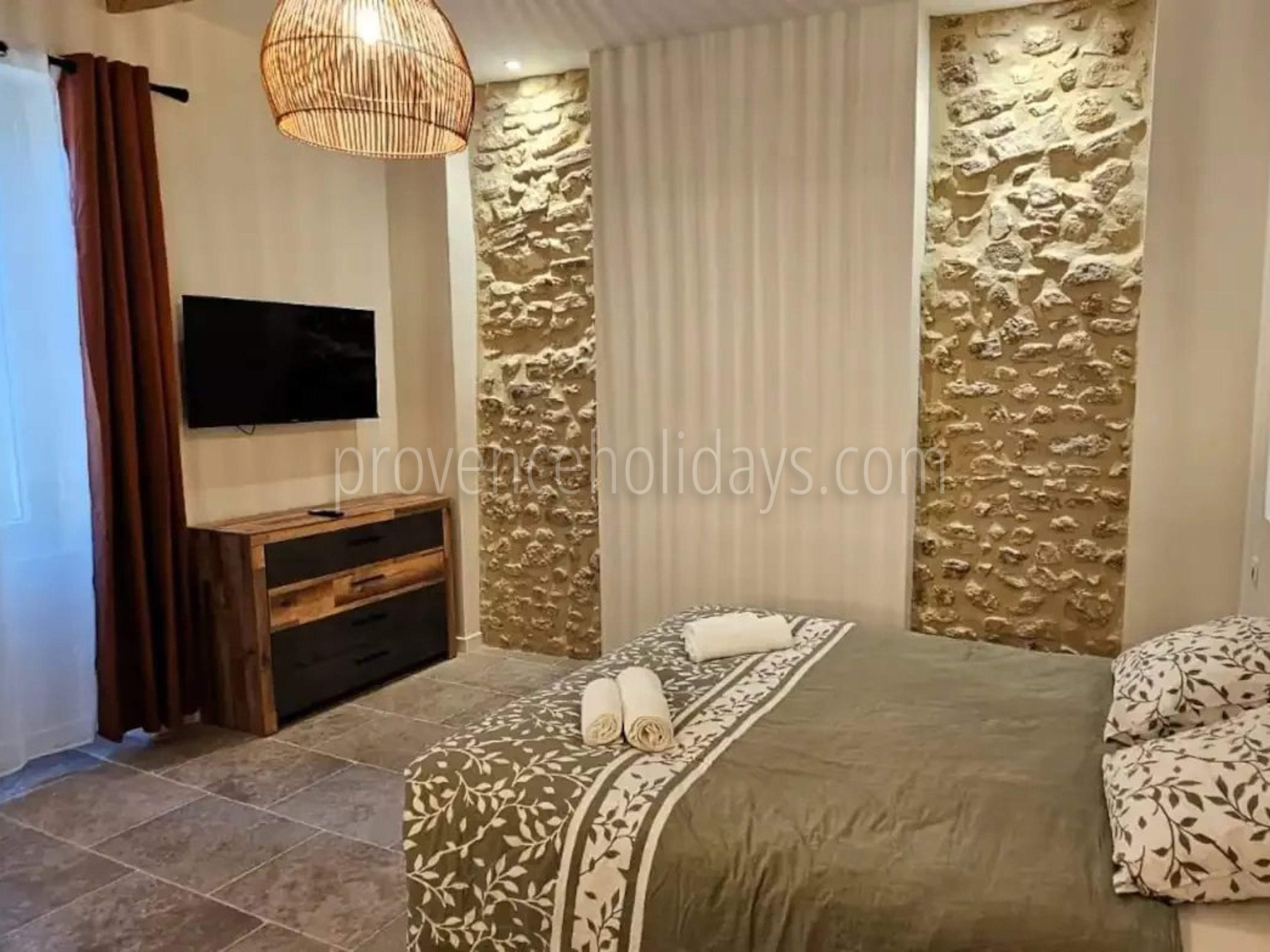 18 - Mas with pool in Bonnieux: Villa: Bedroom