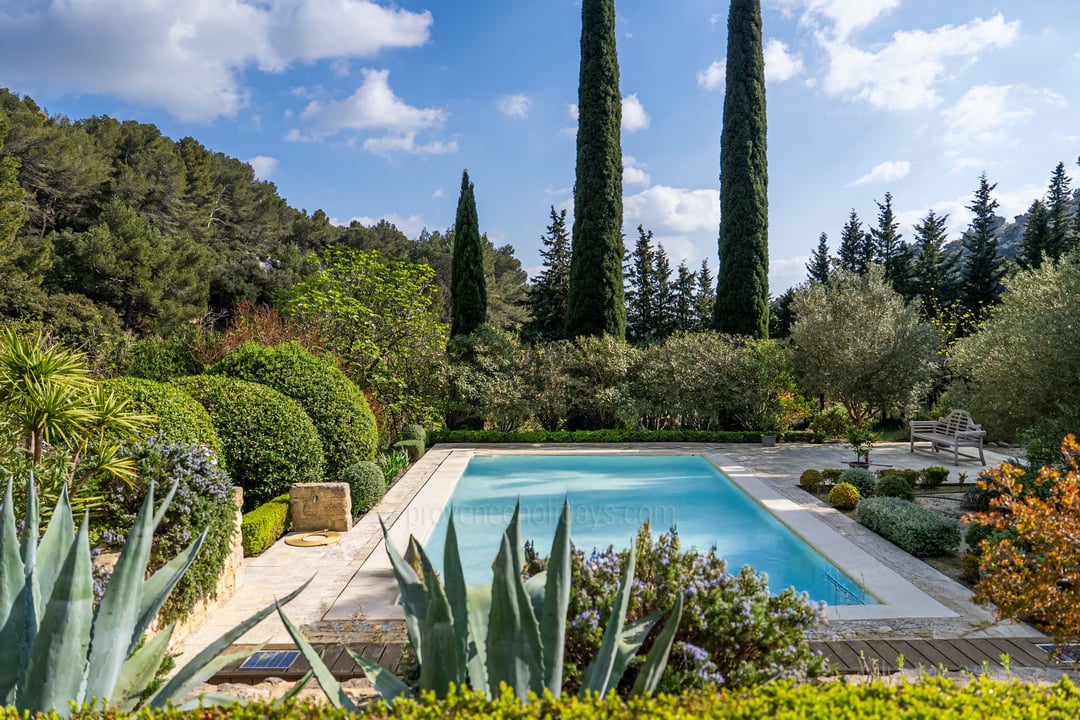 2 - Bastide des Cyprès: Villa: Exterior