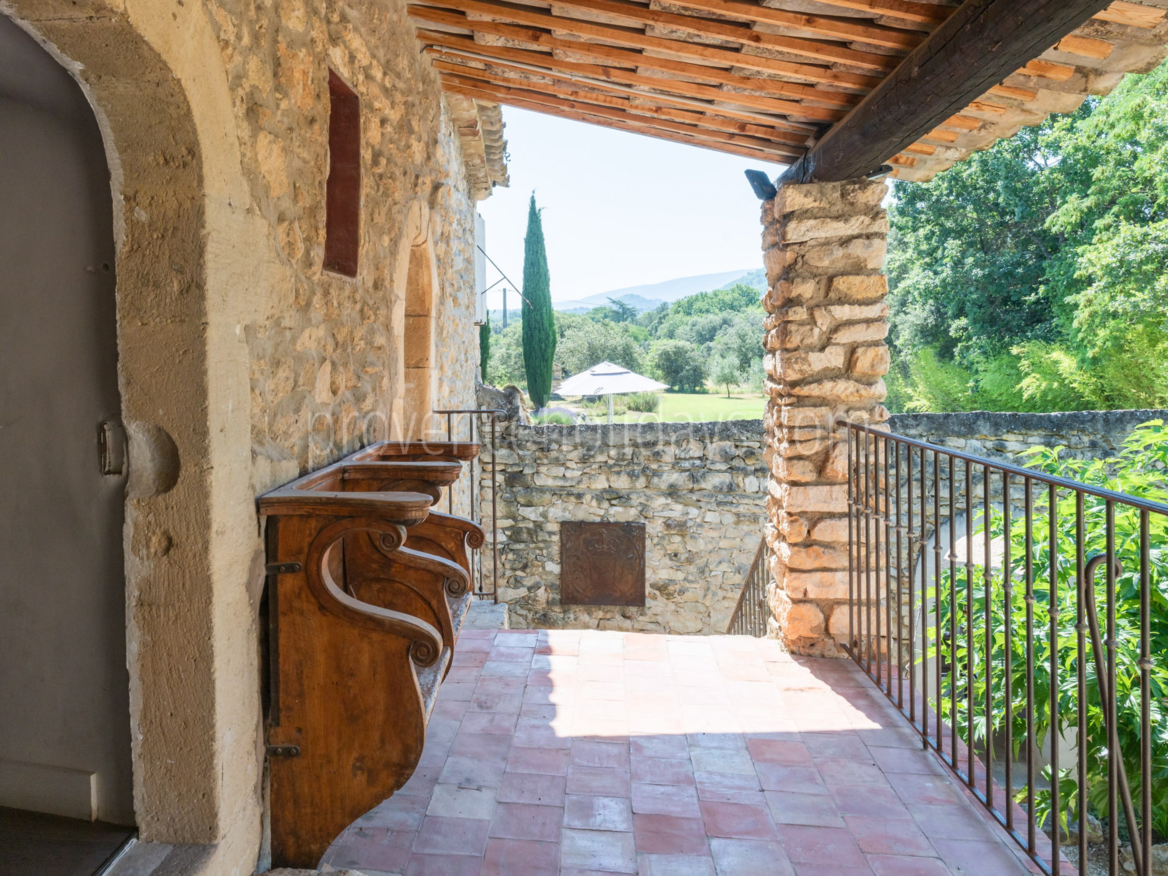 29 - Le Mas aux Gargouilles: Villa: Exterior