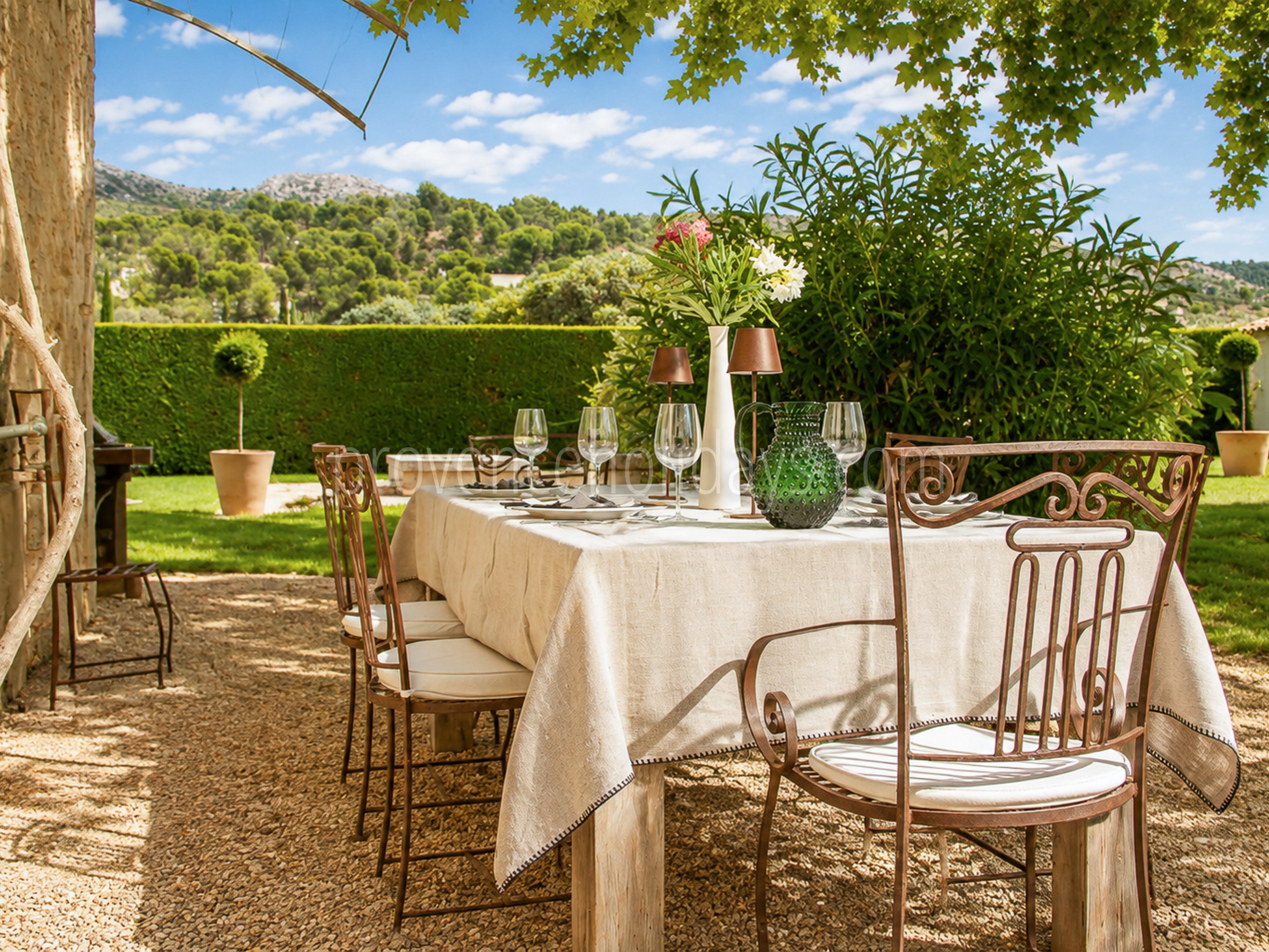18 - Bauernhaus mit Blick auf den Luberon: Villa: Exterior