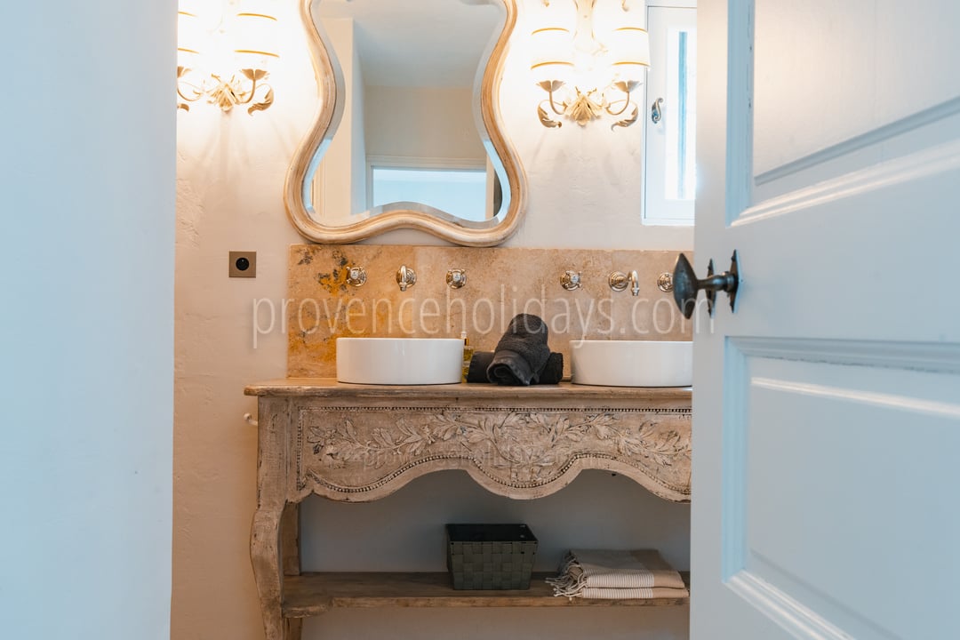 49 - Mas de Bel Air: Villa: Bathroom