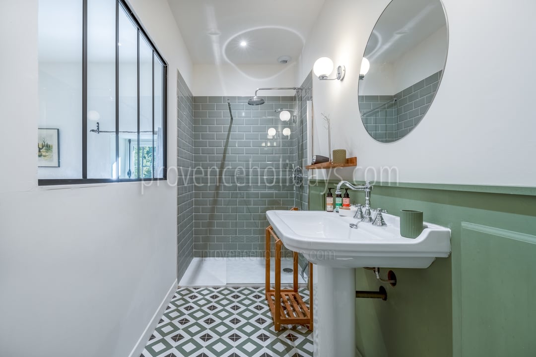 18 - Mas des Roches: Villa: Bathroom