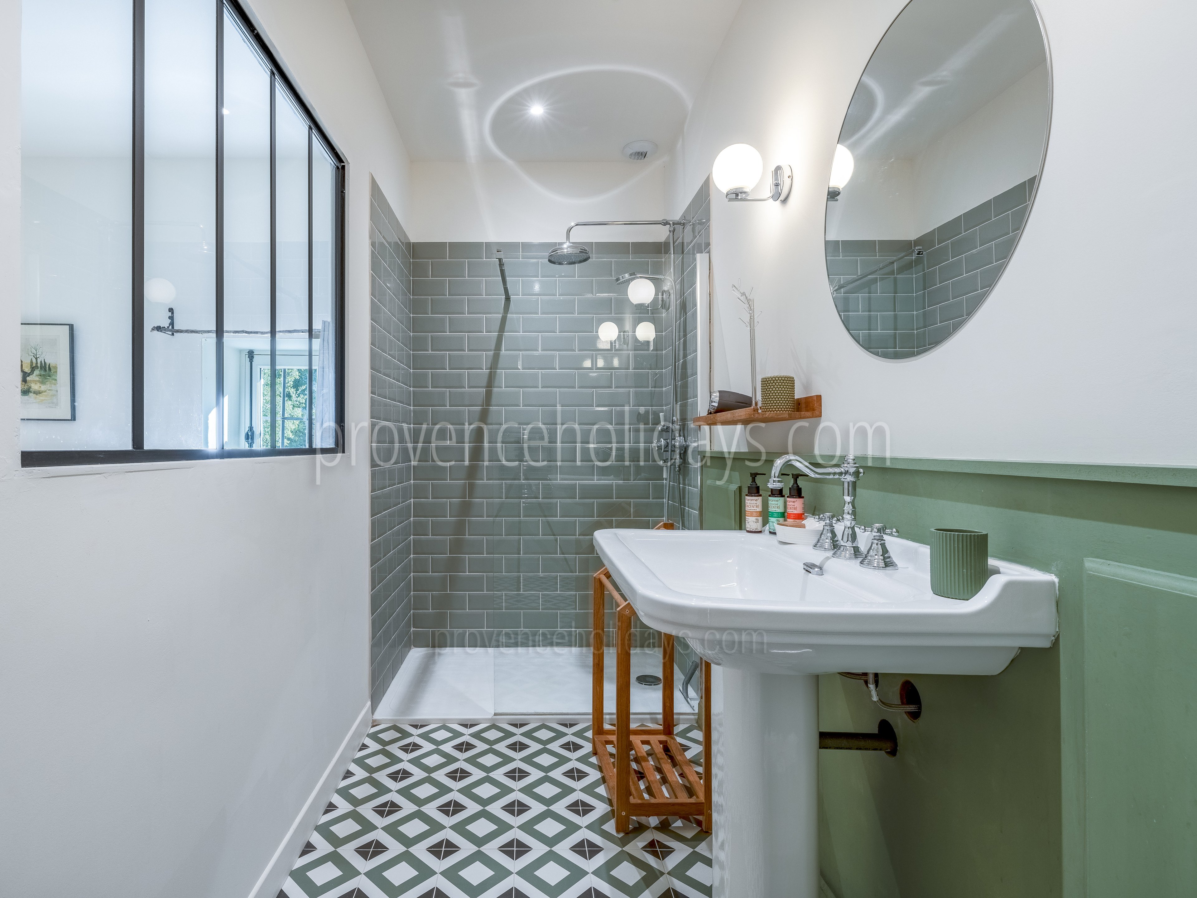 18 - Mas des Roches: Villa: Bathroom