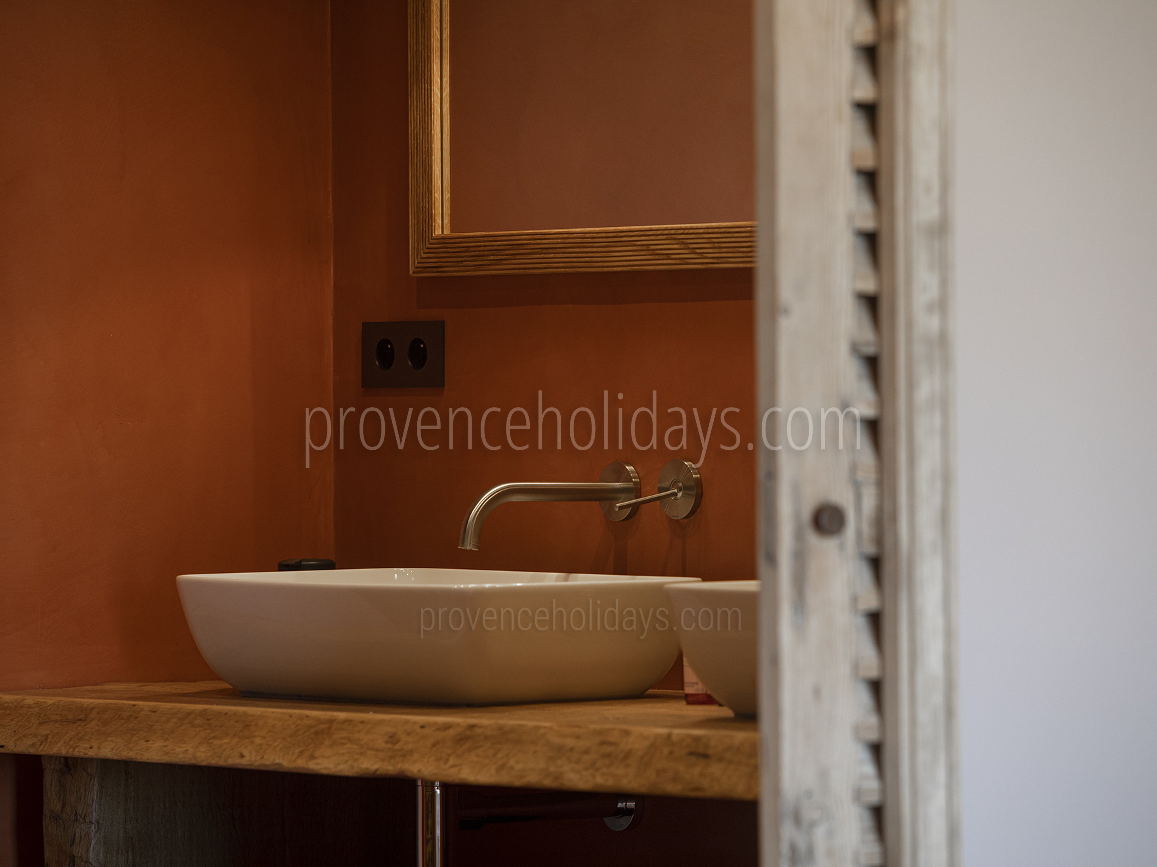 31 - Mas des Lions: Villa: Bathroom