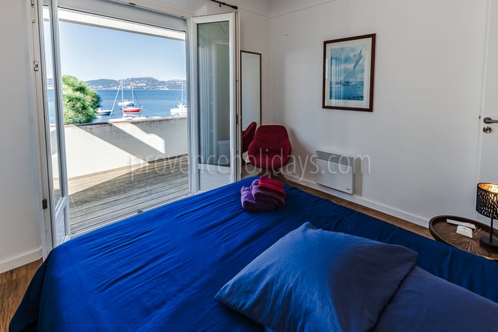 21 - Villa Les Pieds Dans L\'eau: Villa: Bedroom