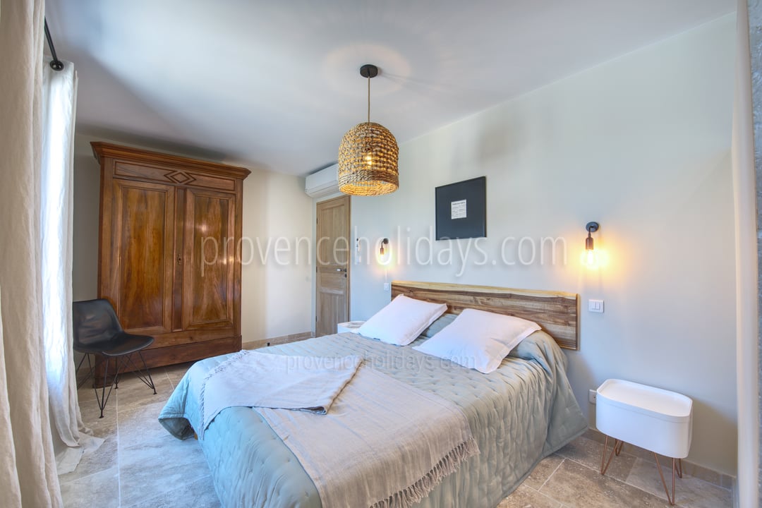 2 - Mazet de Fontvieille: Villa: Bedroom