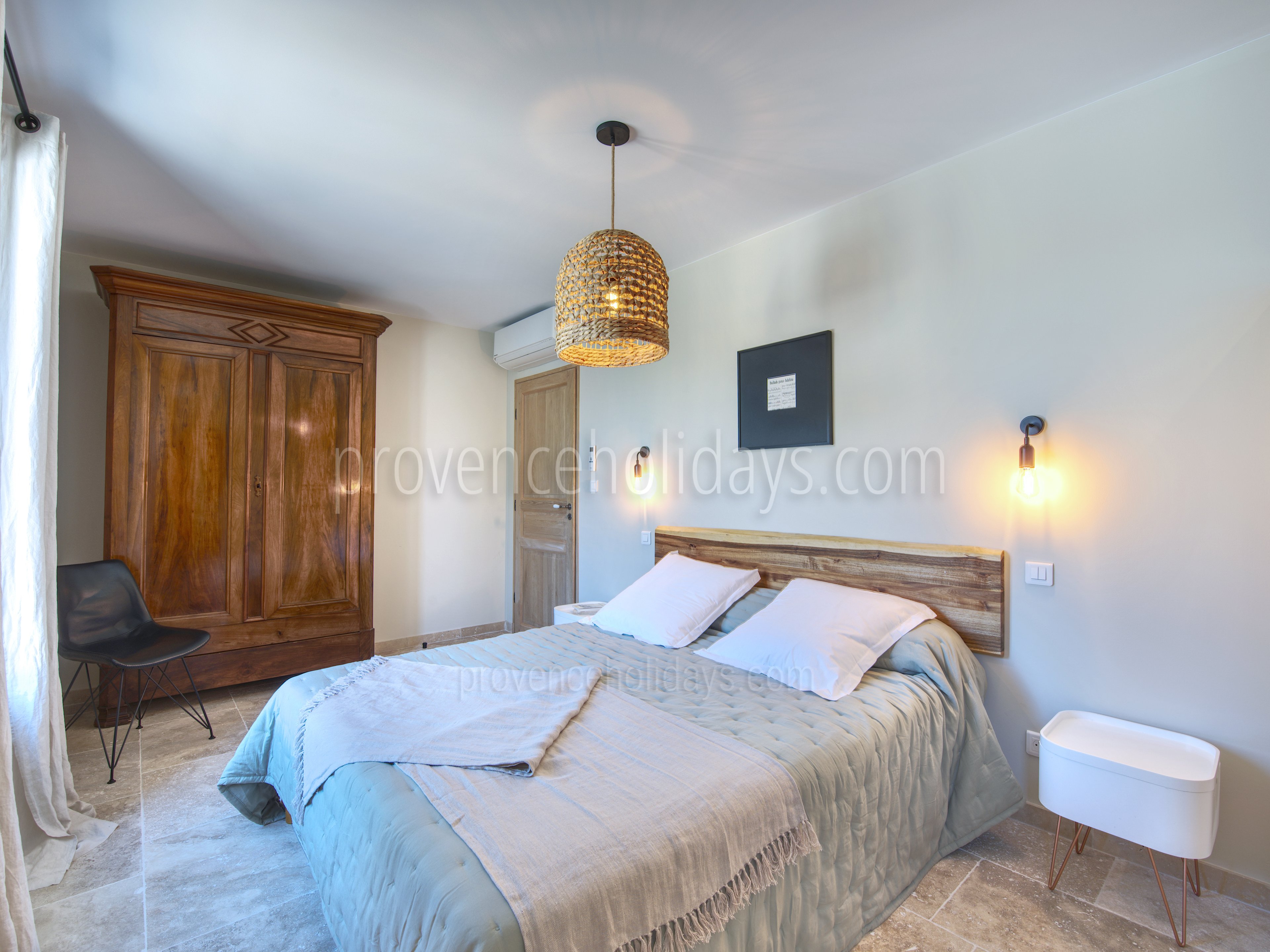 2 - Mazet de Fontvieille: Villa: Bedroom