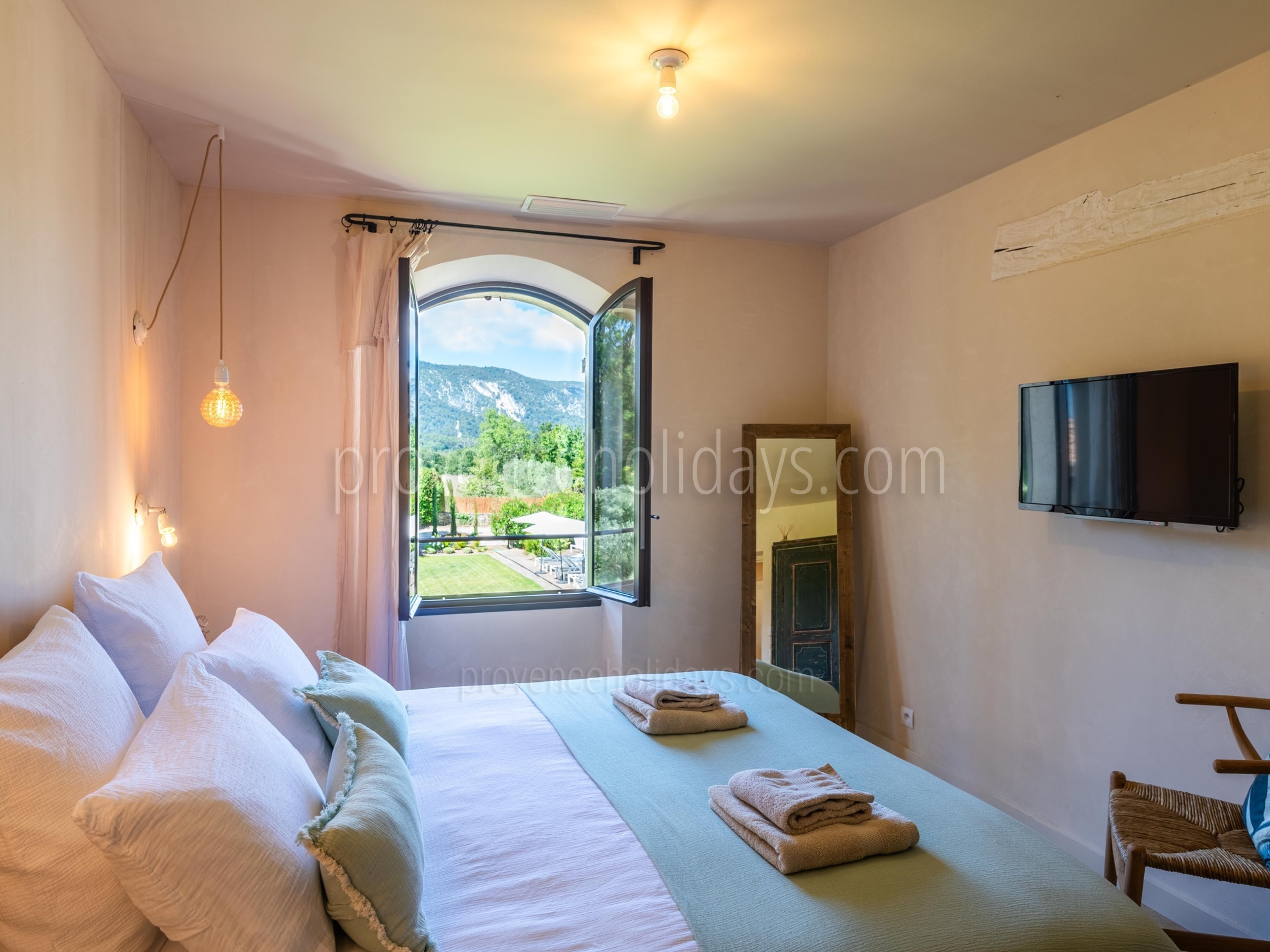82 - Bastide Gergouven: Villa: Bedroom 4