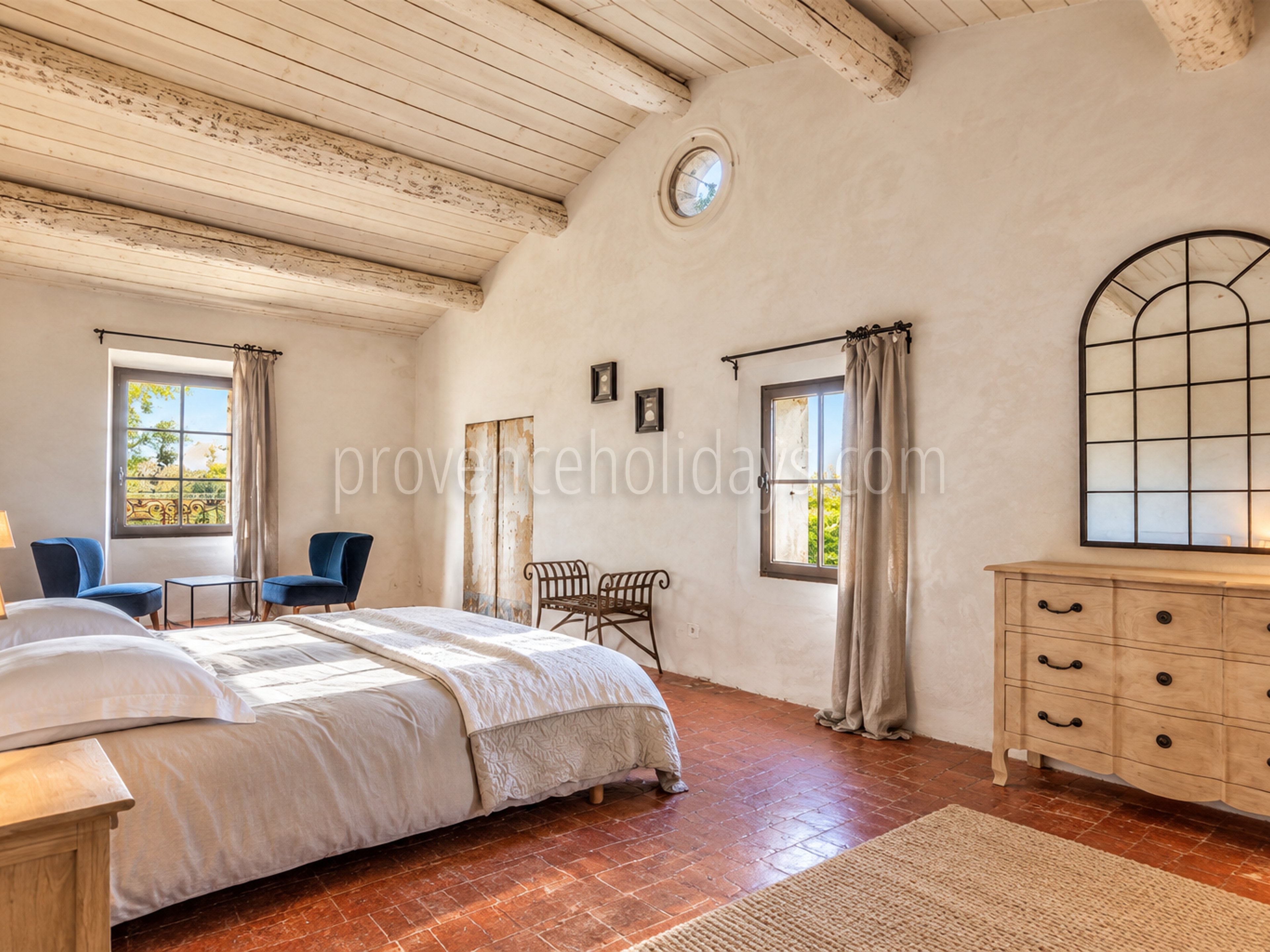 24 - Mas de Beaumes: Villa: Bedroom
