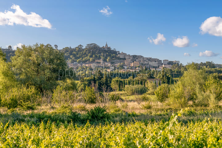 Mas rénové dominant les collines du Luberon à Bonnieux