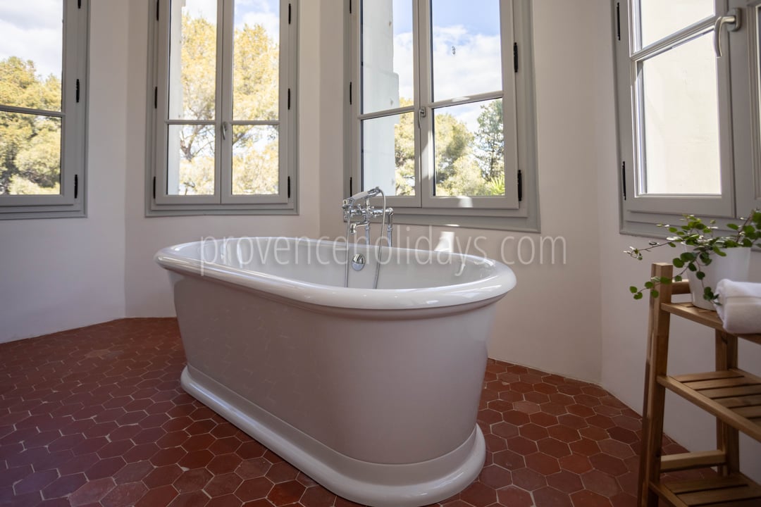 20 - Domaine Ora: Villa: Bathroom