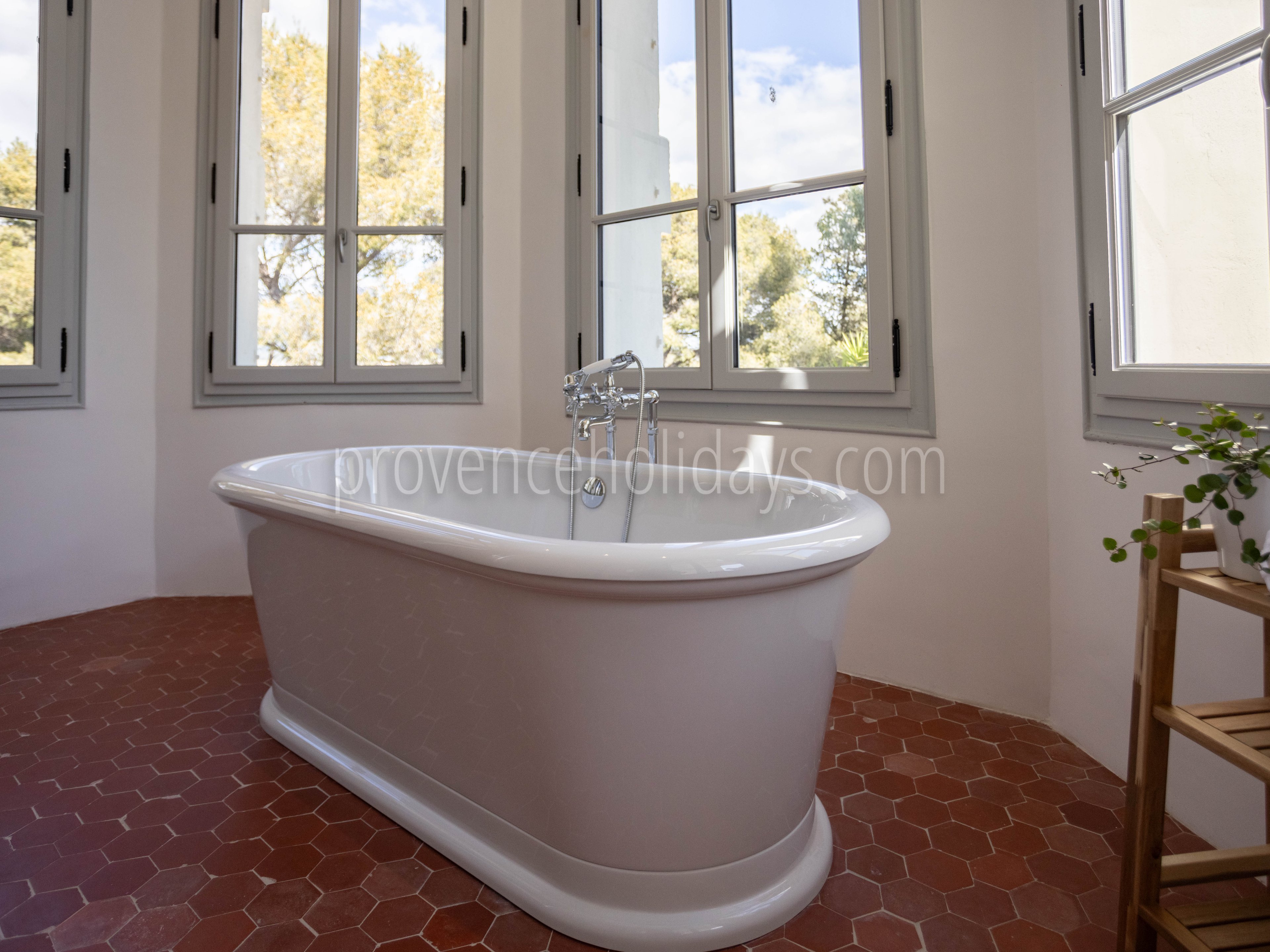 20 - Domaine Ora: Villa: Bathroom