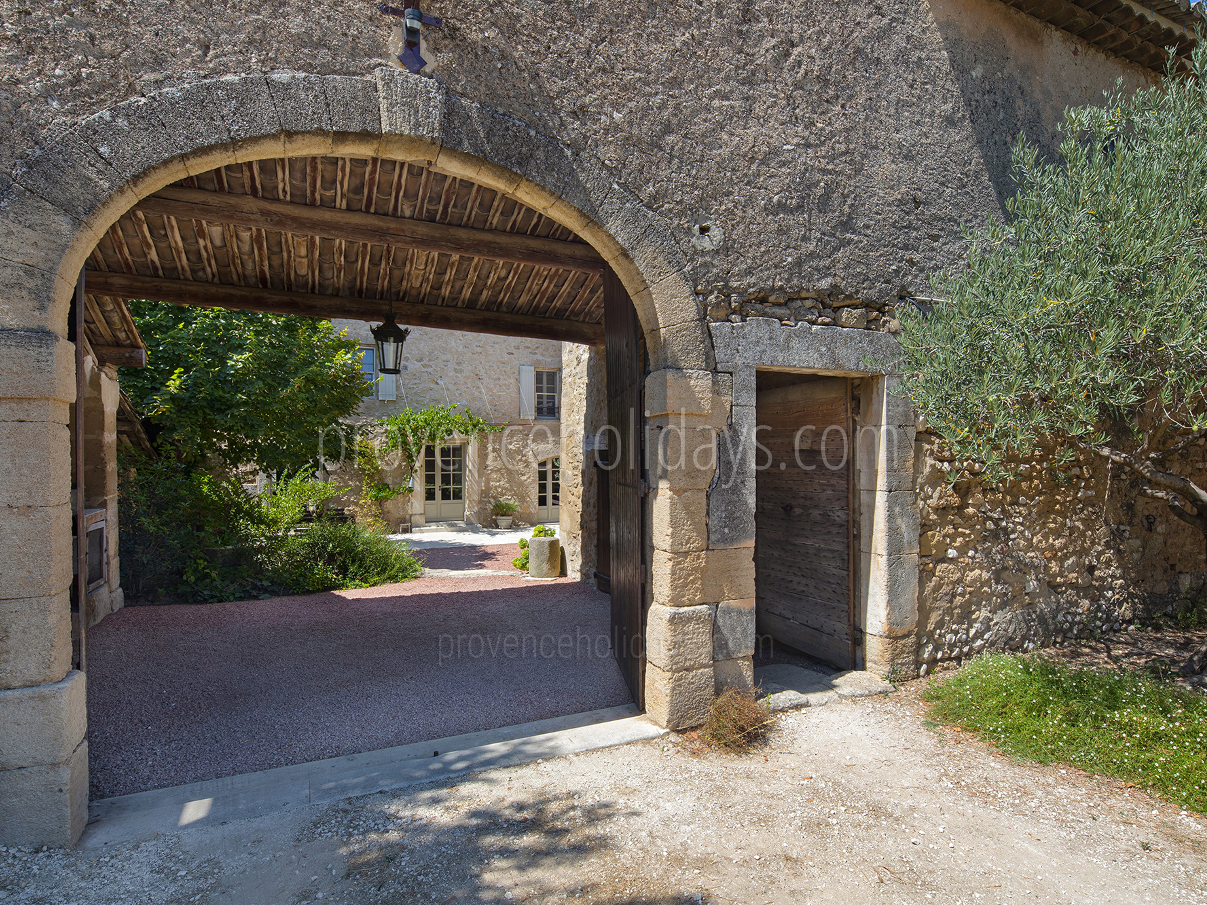 19 - Mas Robion: Villa: Exterior