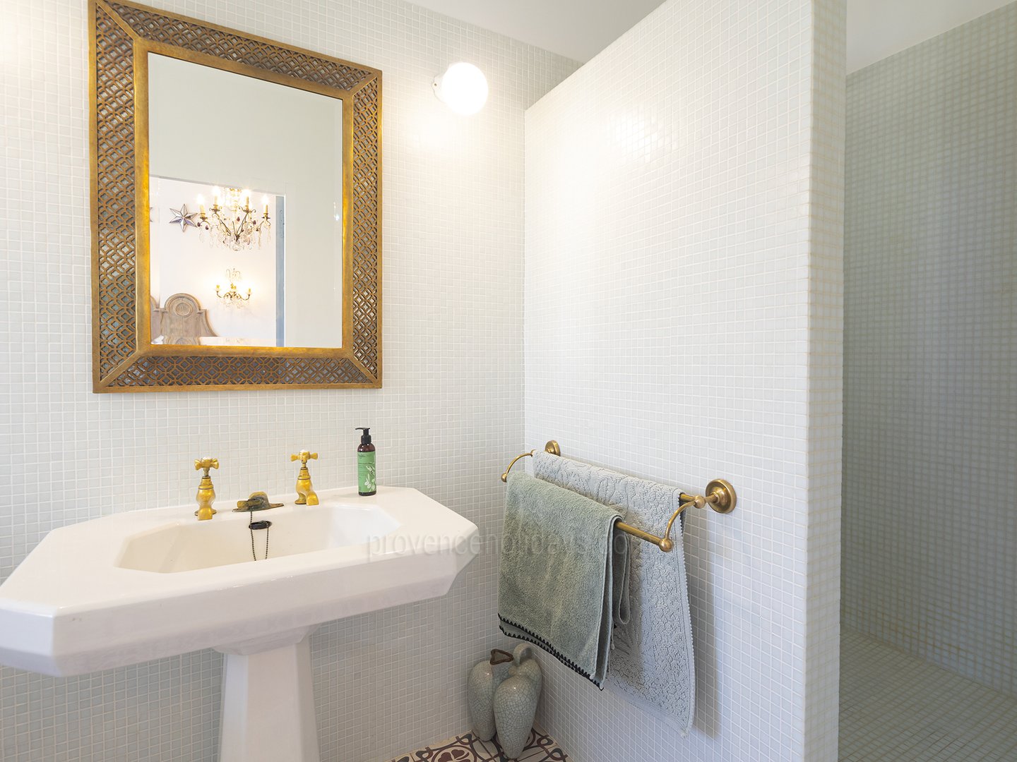 38 - Bastide de Goult: Villa: Bathroom