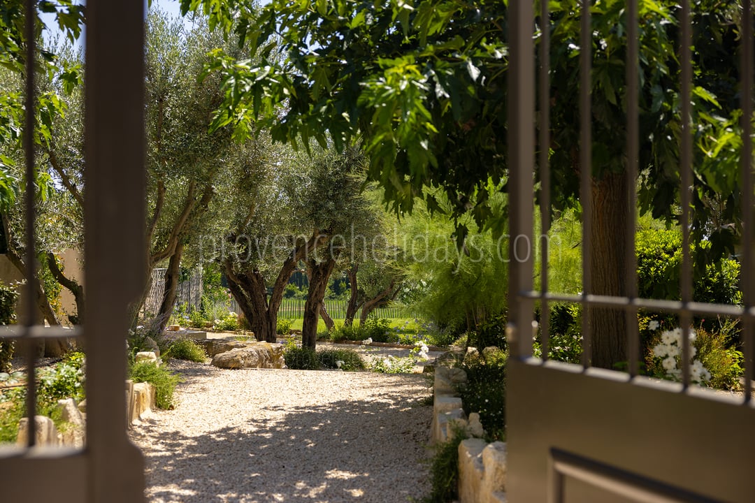 29 - Le Mas des Lauriers: Villa: Exterior
