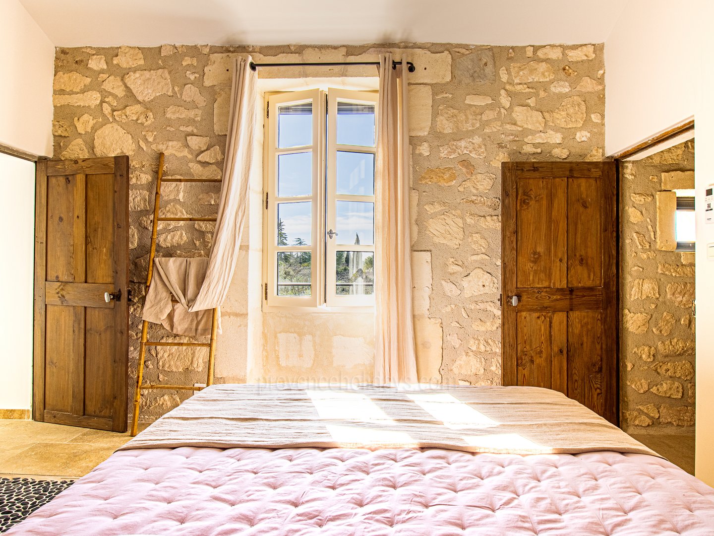 20 - Mazet de Fontvieille: Villa: Bedroom