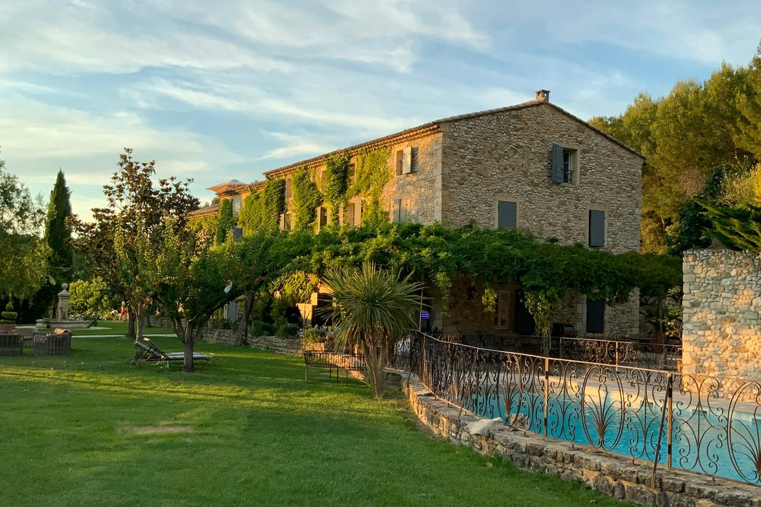 Location de vacances avec court de tennis à Carpentras