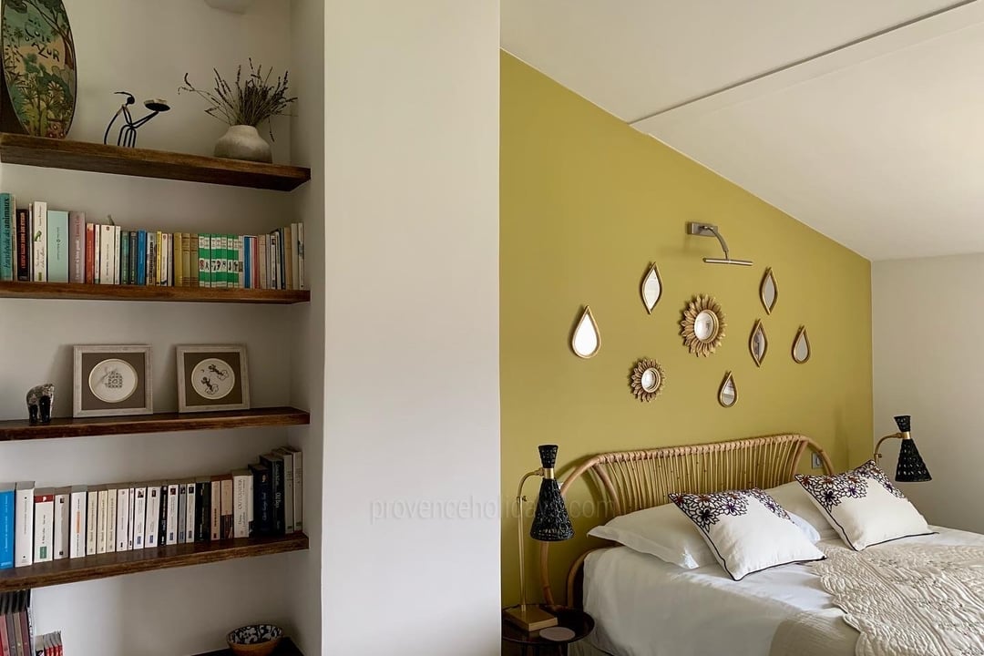30 - Le Mas du Vallon: Villa: Bedroom