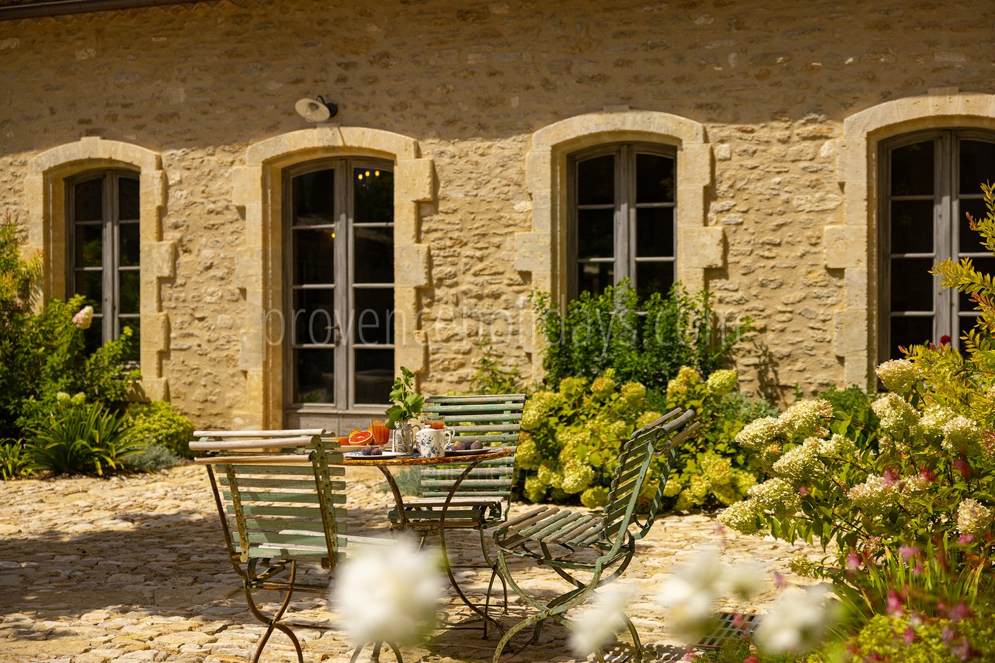 59 - Grand Mas d\'Oppède: Villa: Exterior