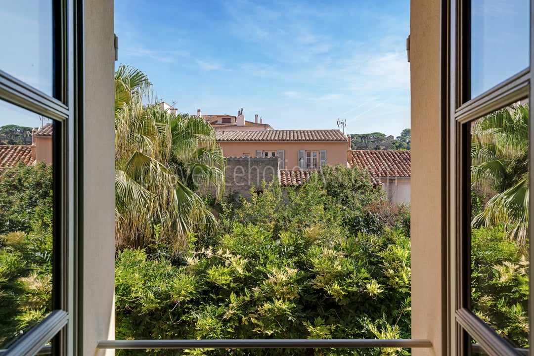 22 - La Tropézienne: Villa: Exterior