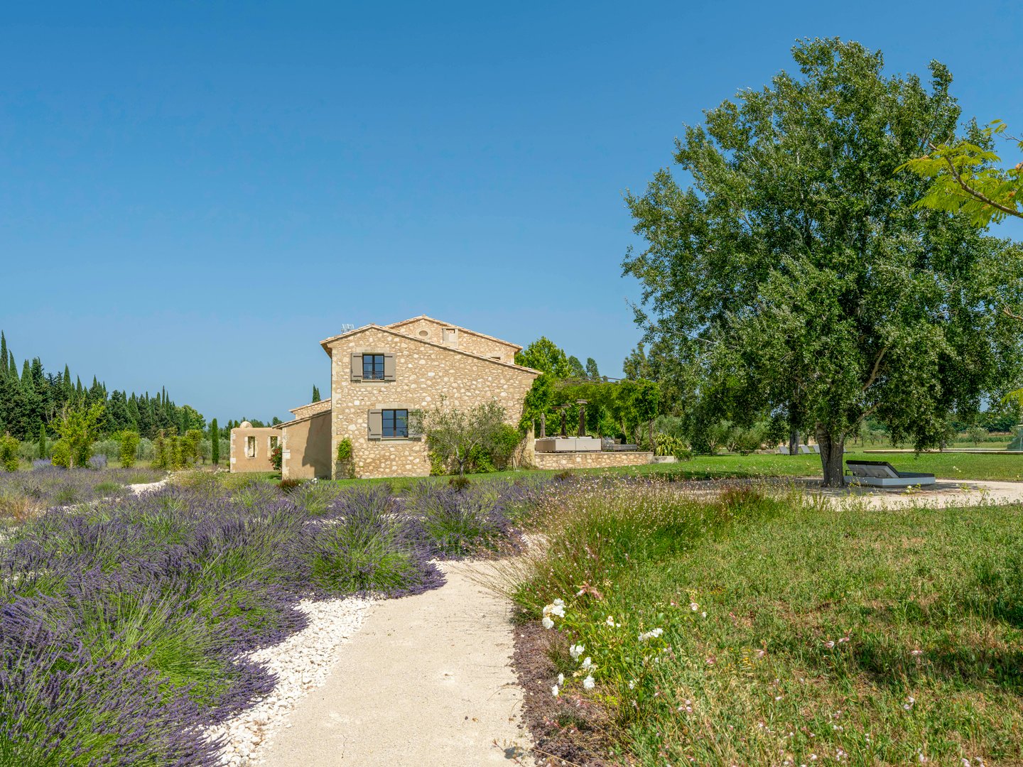 28 - Mas du Temps Suspendu: Villa: Exterior