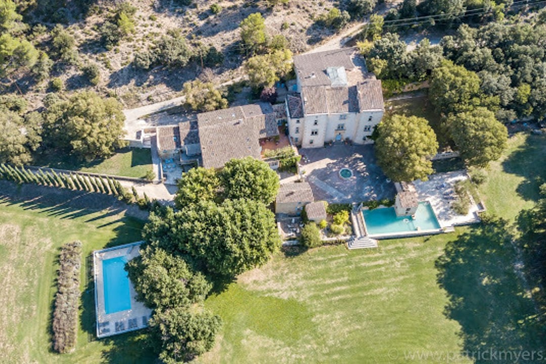 4 - Bastide du Luberon: Villa: Exterior
