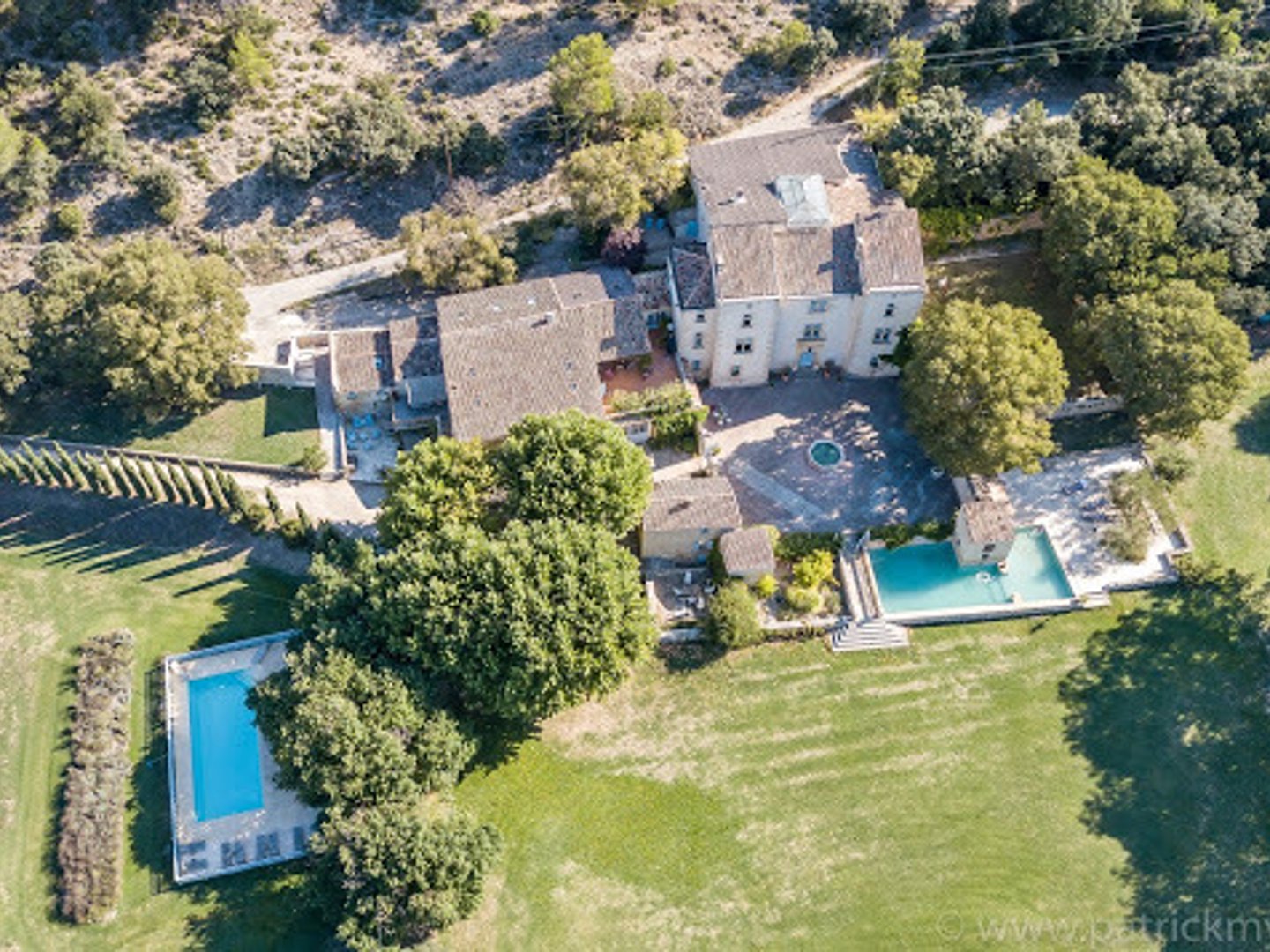 4 - Bastide du Luberon: Villa: Exterior