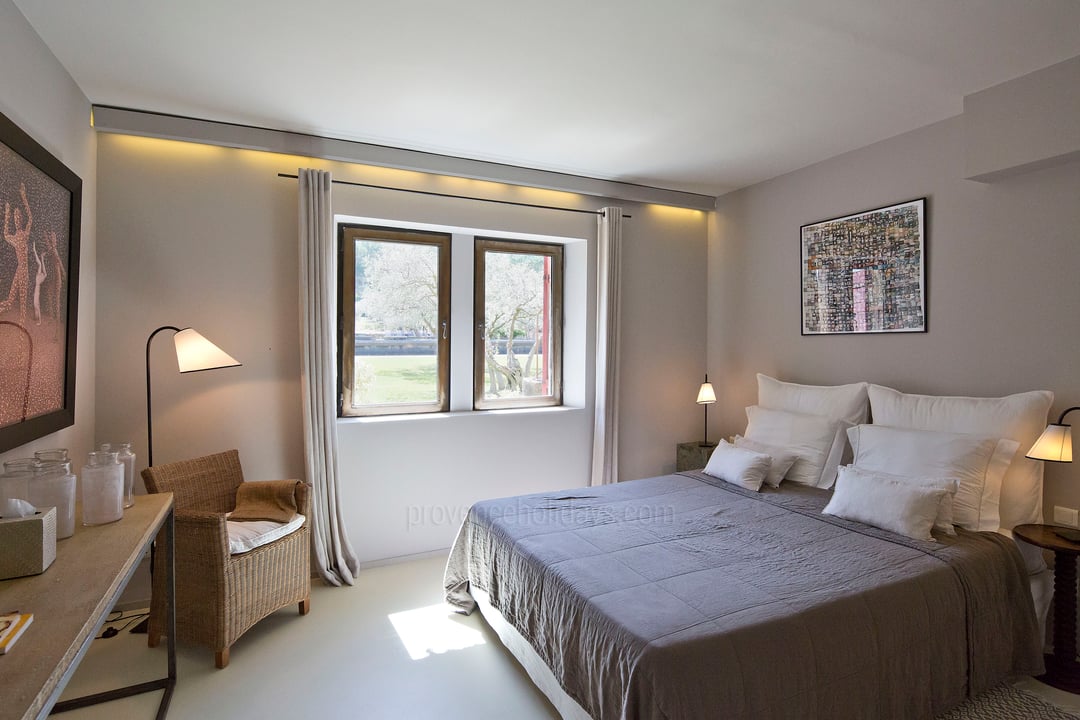 23 - Mas des Alpilles: Villa: Bedroom