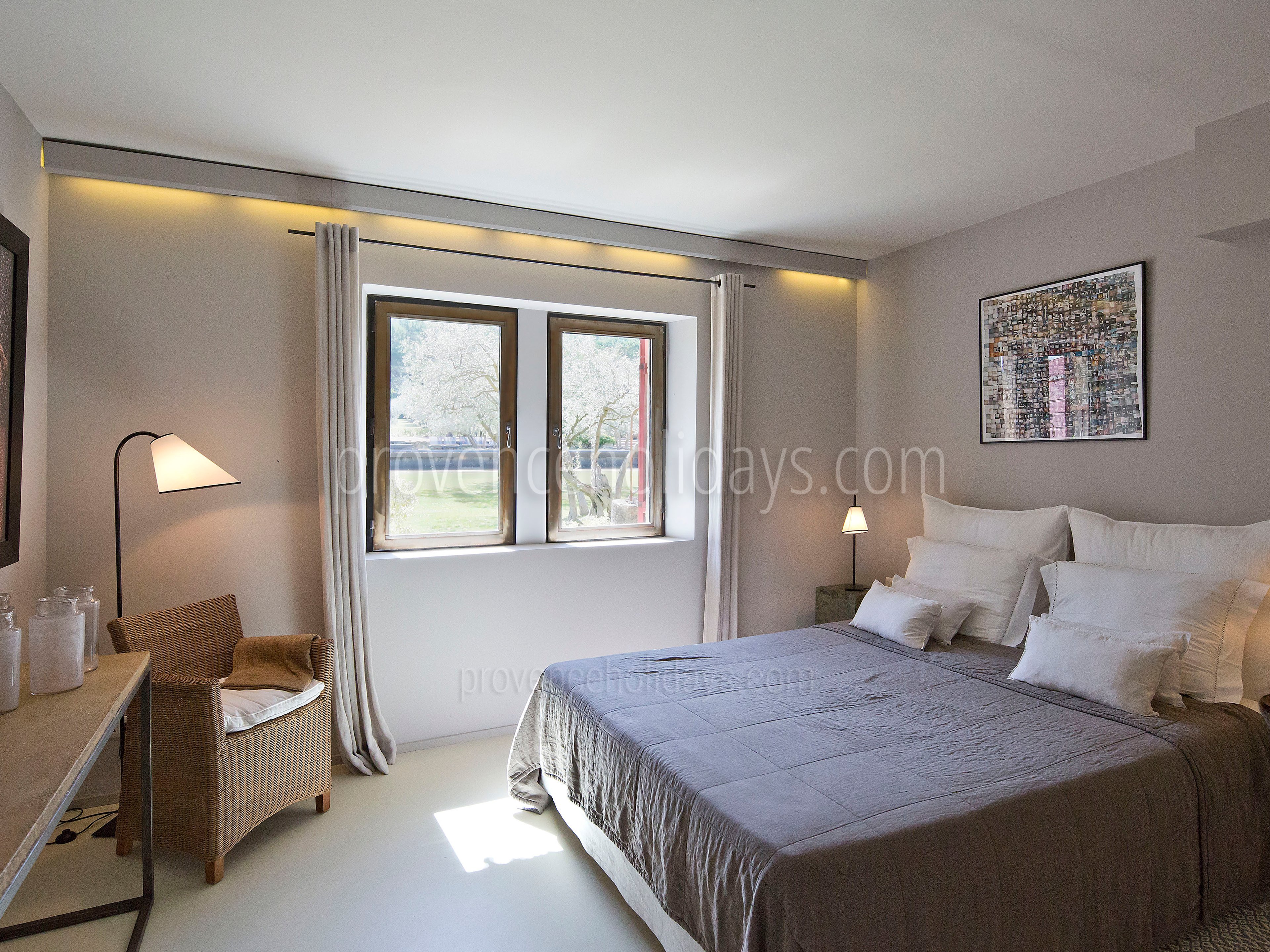23 - Mas des Alpilles: Villa: Bedroom