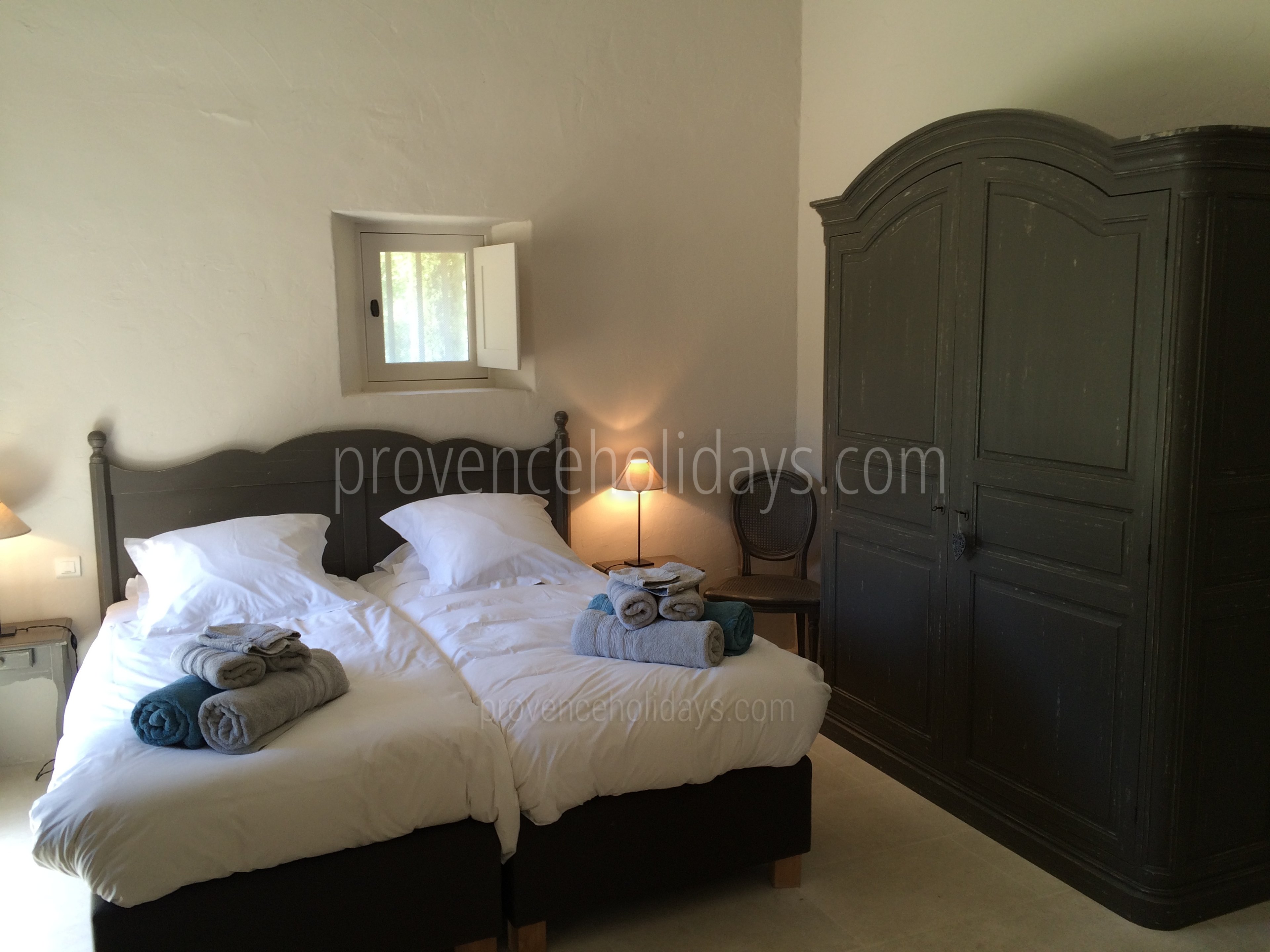 16 - Villa à Gordes: Villa: Bedroom