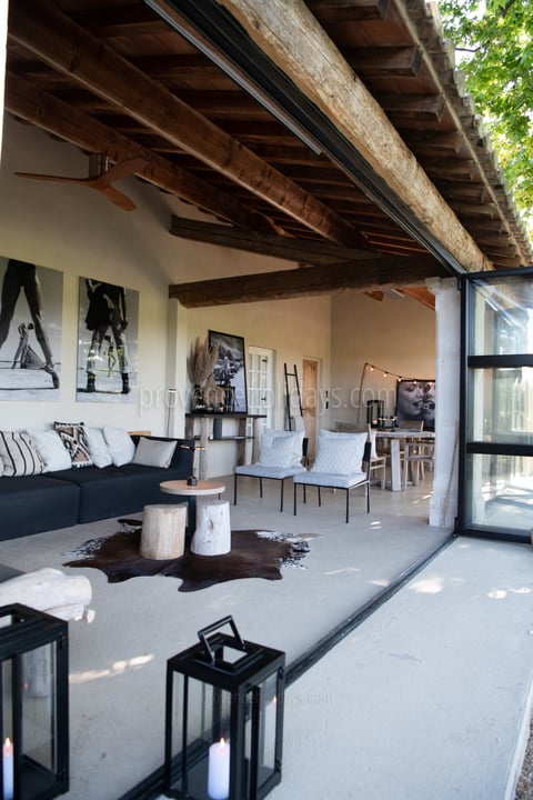 16 - Mas d\'Images: Villa: Exterior