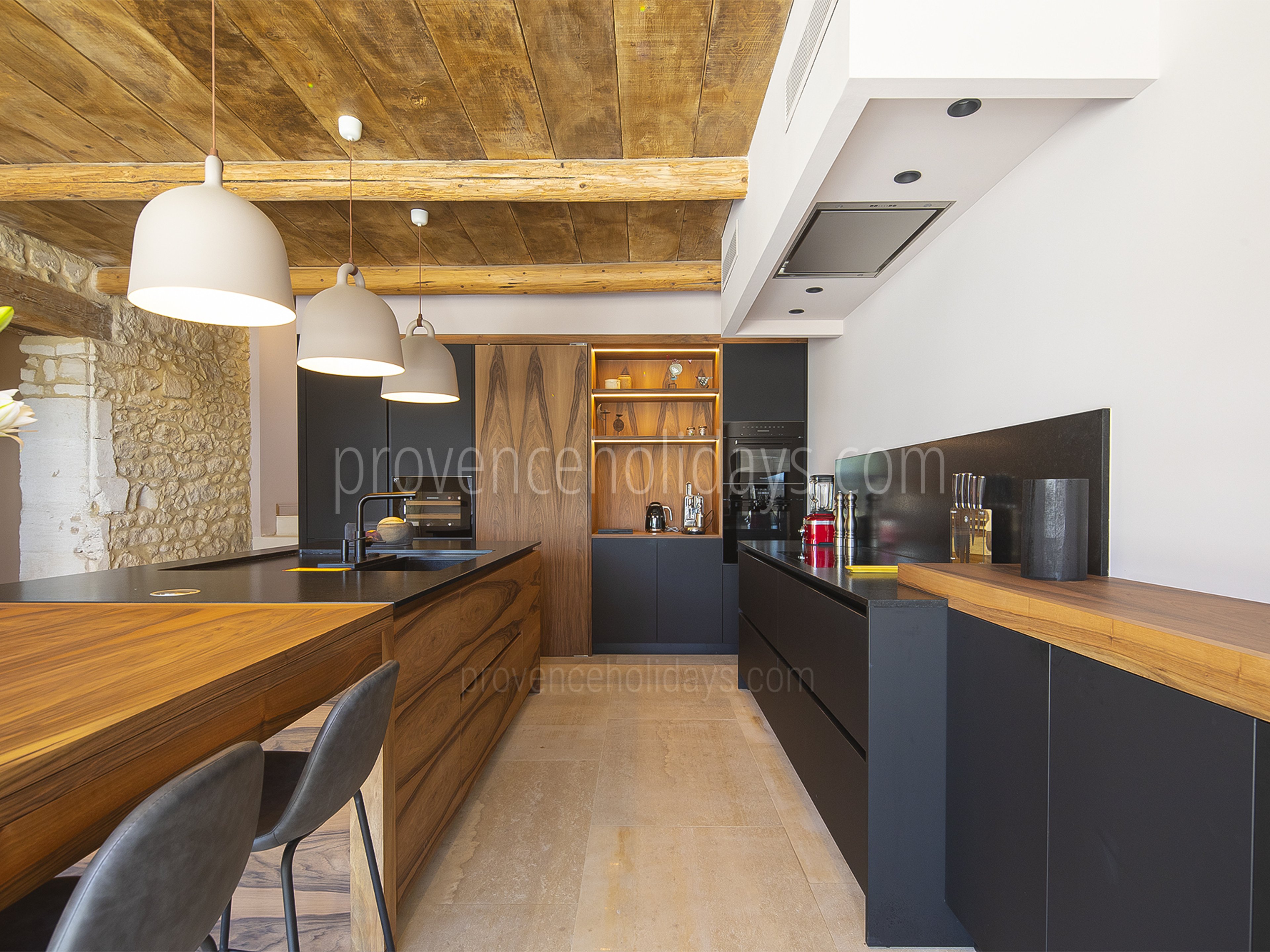 18 - Mas des Lions: Villa: Interior