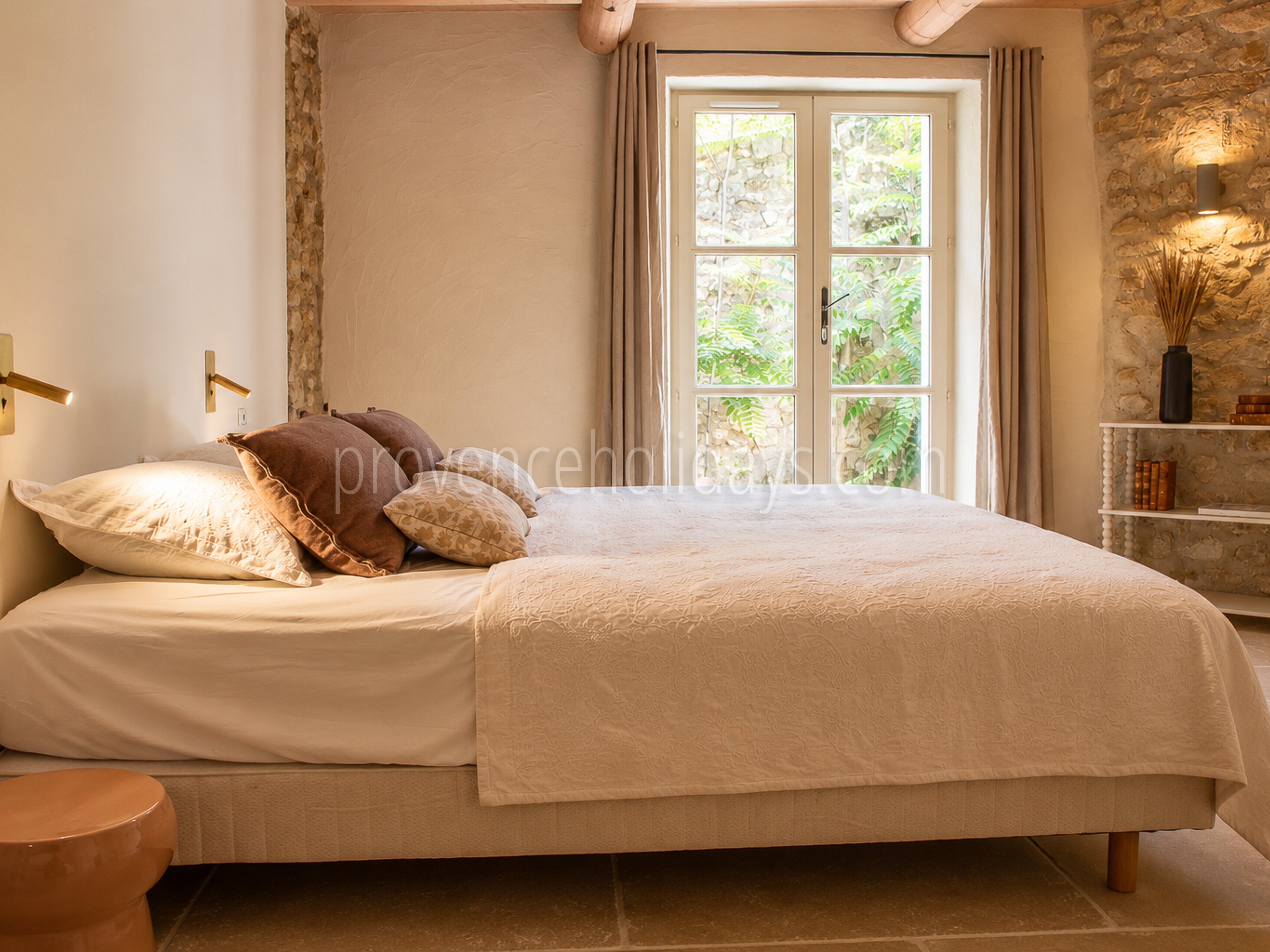 38 - Mas rénové à pied d\'Eygalières: Villa: Bedroom