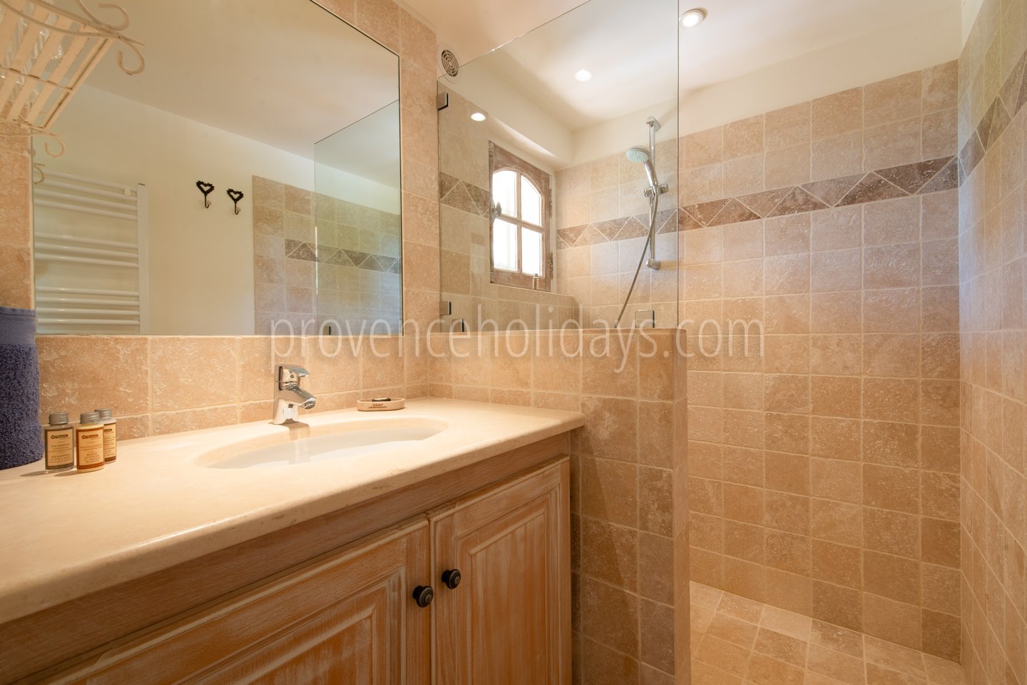 13 - Villa Poppy: Villa: Bathroom