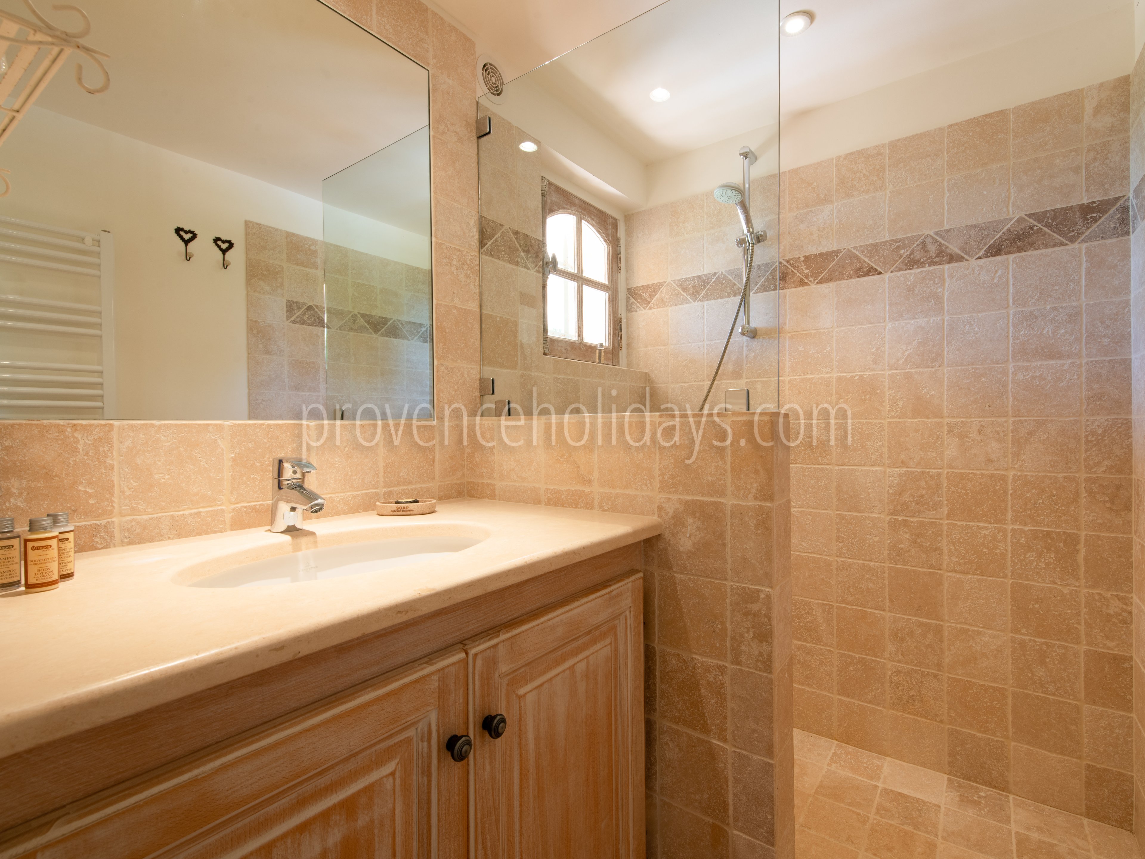 13 - Villa Poppy: Villa: Bathroom