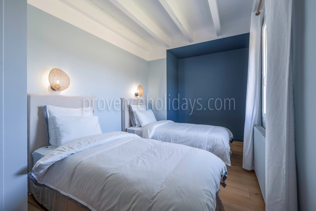 28 - Mas du Bois Clair: Villa: Bedroom 2