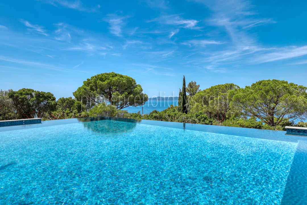 Moderne Villa mit Meerblick und Strandzugang, im Herzen von Cavalière